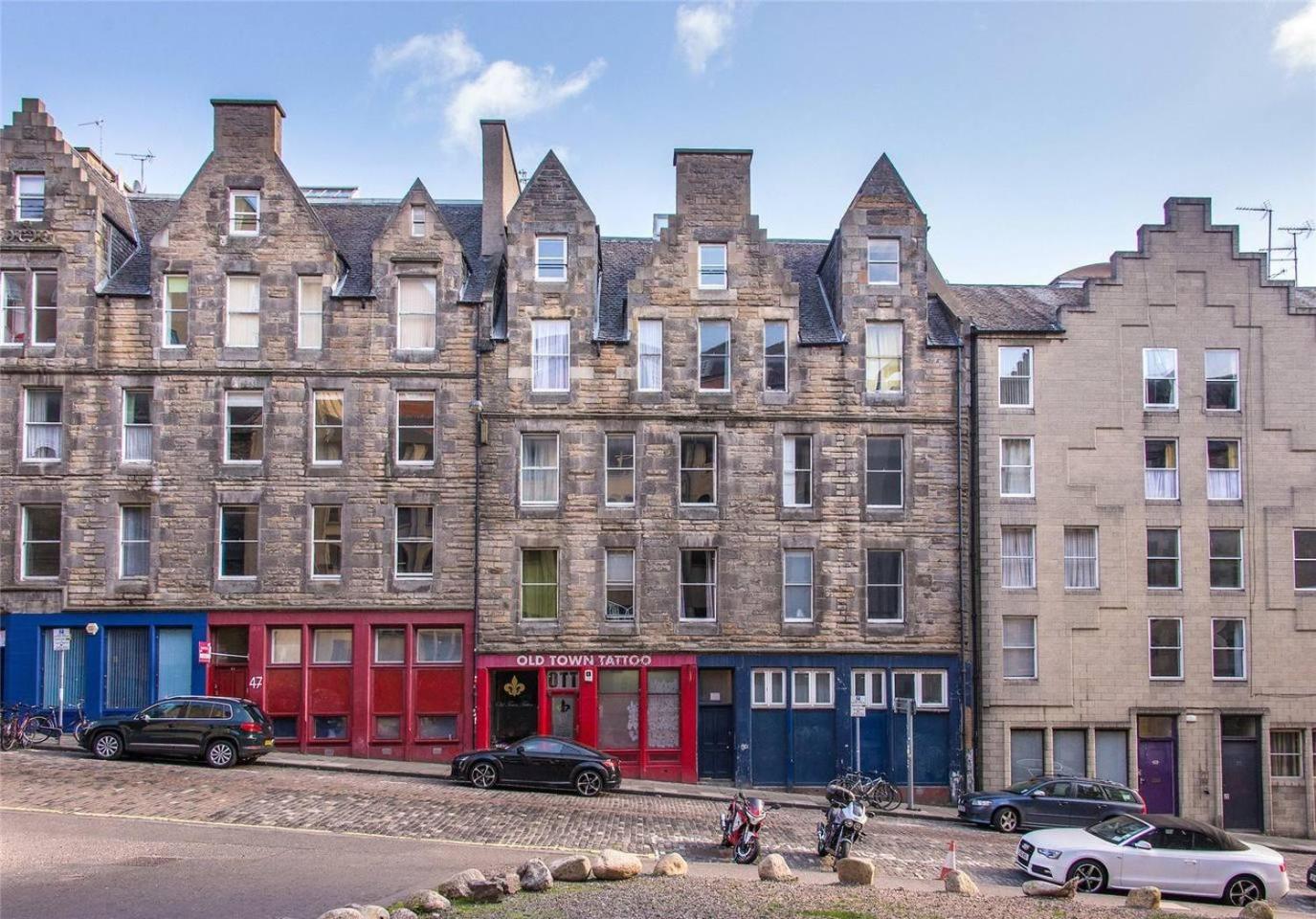 Spacious 2 bed apt next to Royal Mile & Waverley