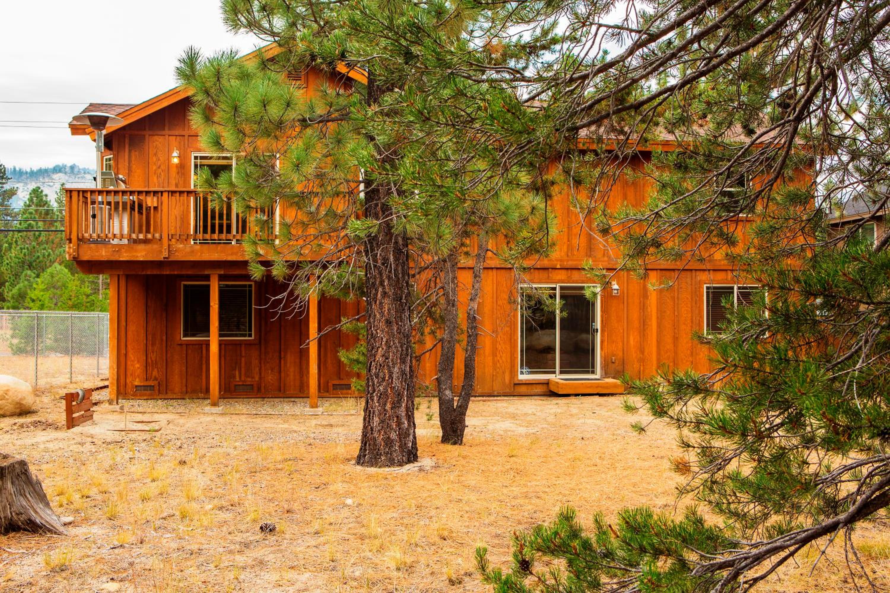 5-Star Luxury Tahoe Cabin! Great Location! Pool Table!Darts! Poker! Ping Pong! Games!