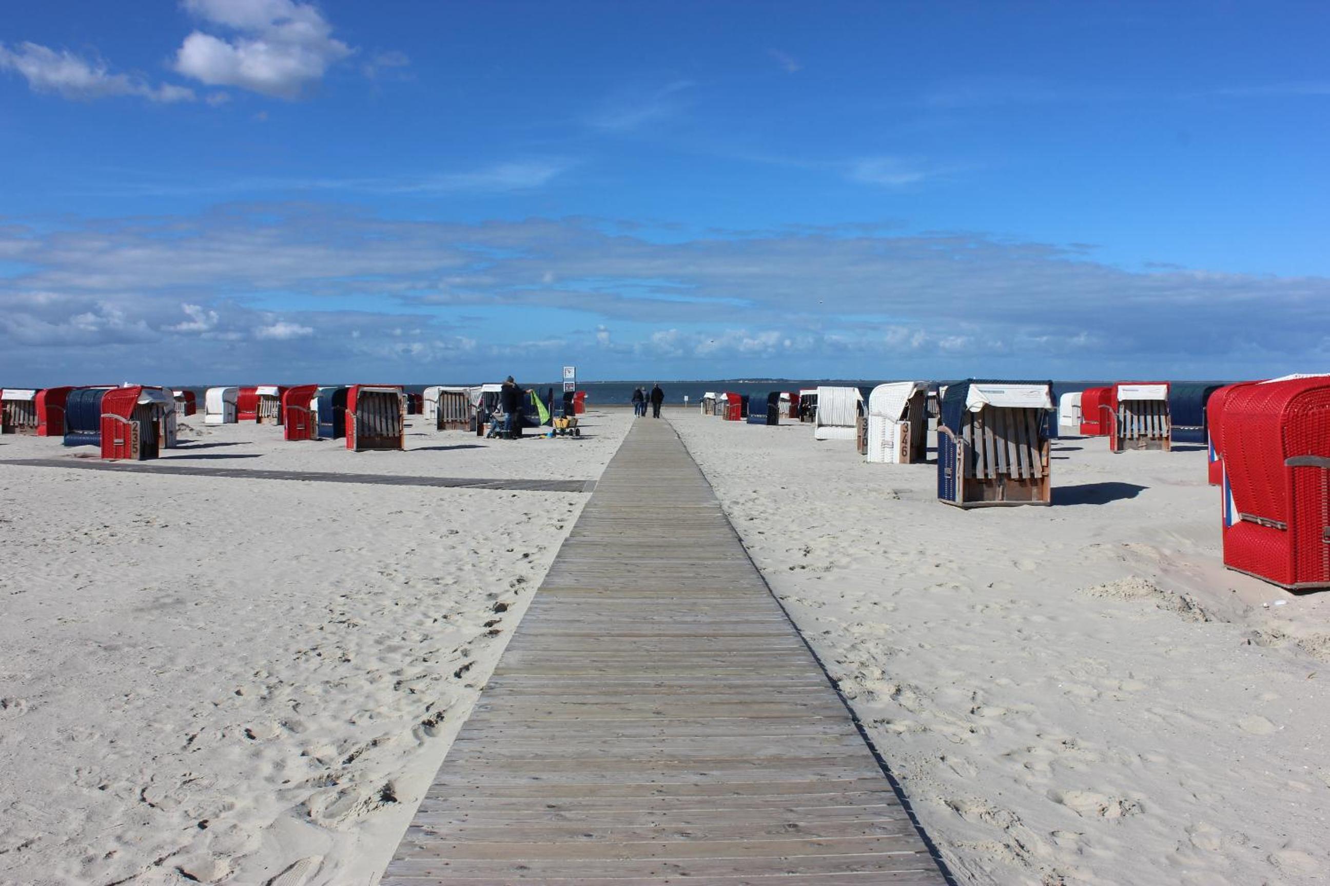 Gemütliche Wohnung 4 mit Balkon zu Fuß zum Strand & Hafen Bensersiel view 2