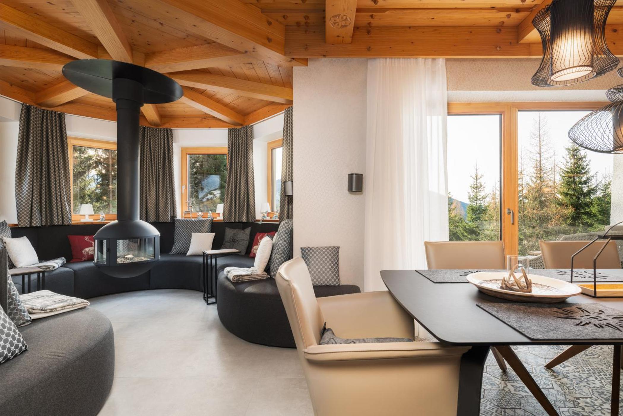 Designferienhaus Luxus Bergchalet XXL Ski In-Out Snow Space Wagrain Flachau