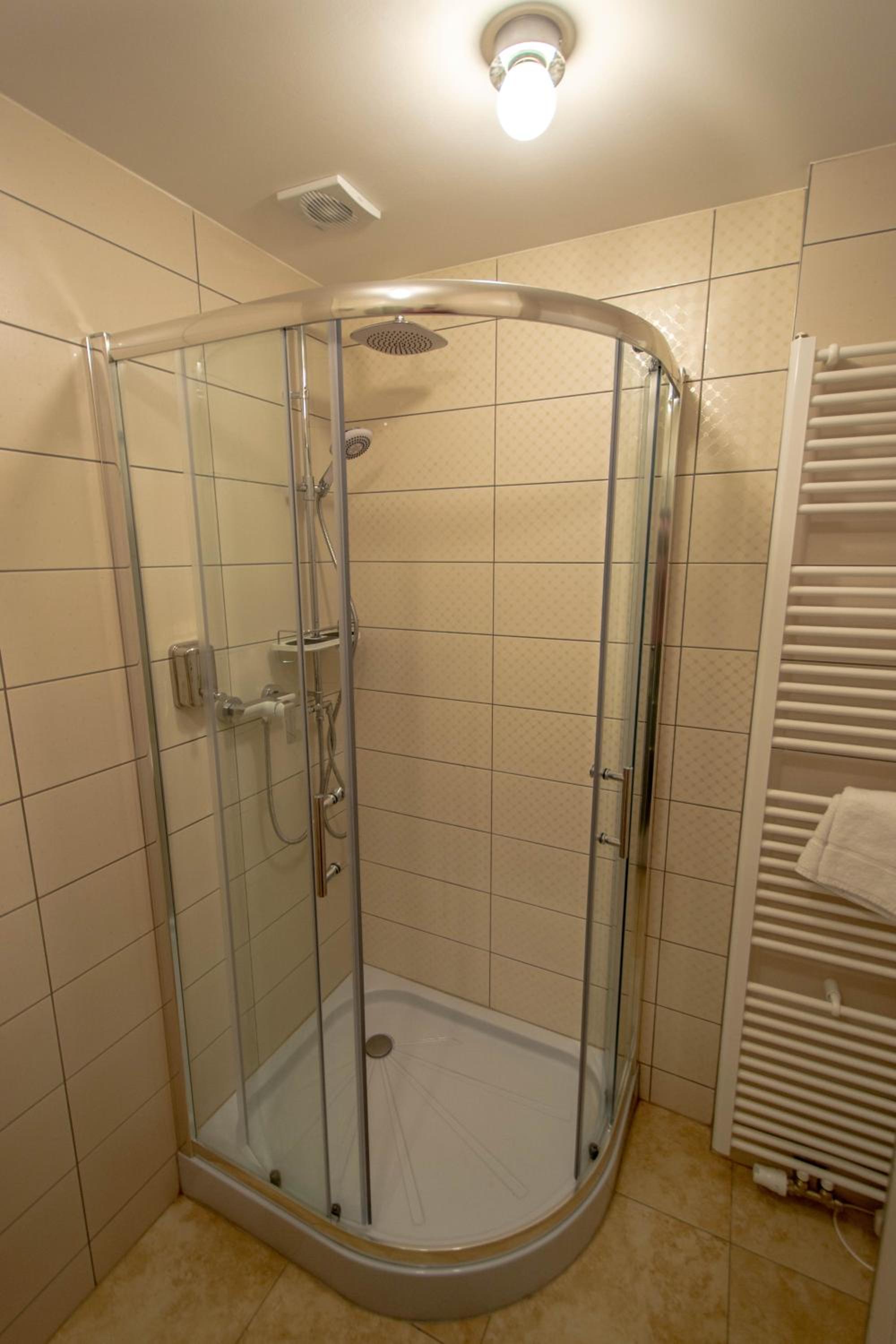 Pastel Art Deco 3BDR Ruterra Apt