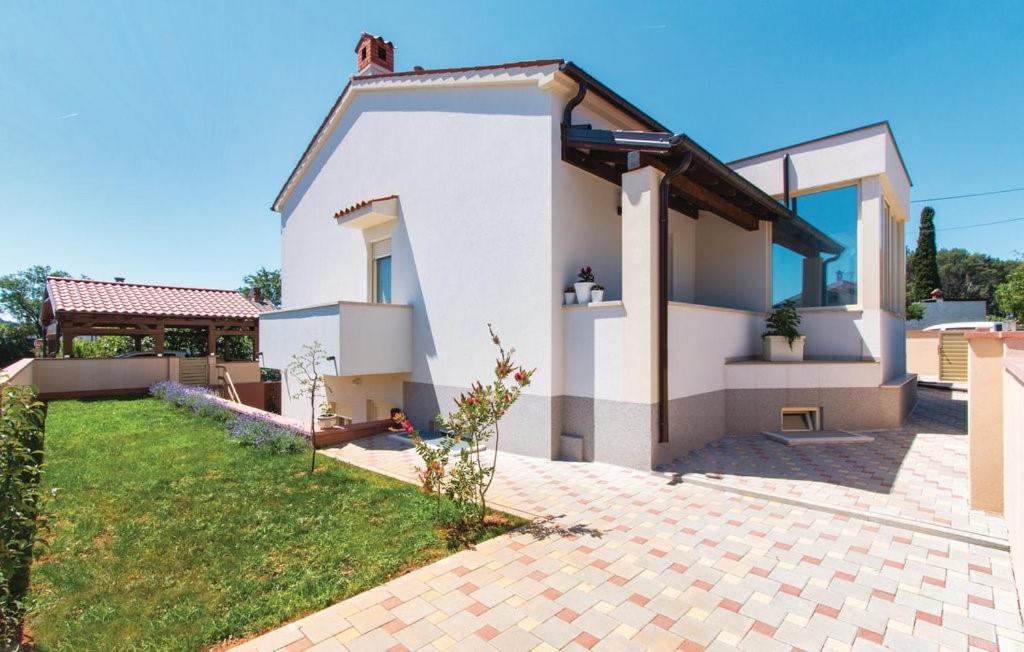 Garden apartment with terrace and grill view 3