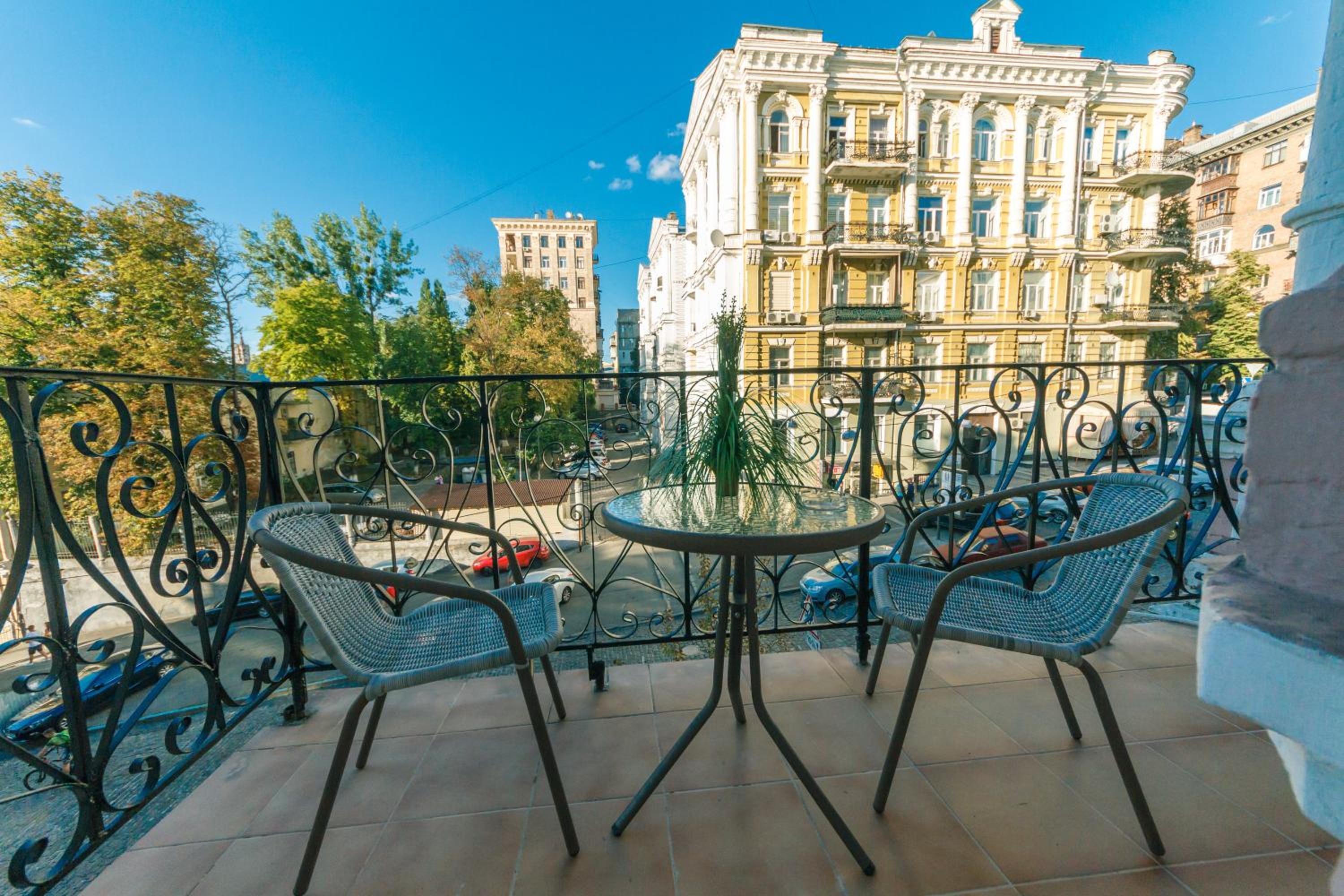 V&V luxury apartments (Arena City,Maydan) view 3