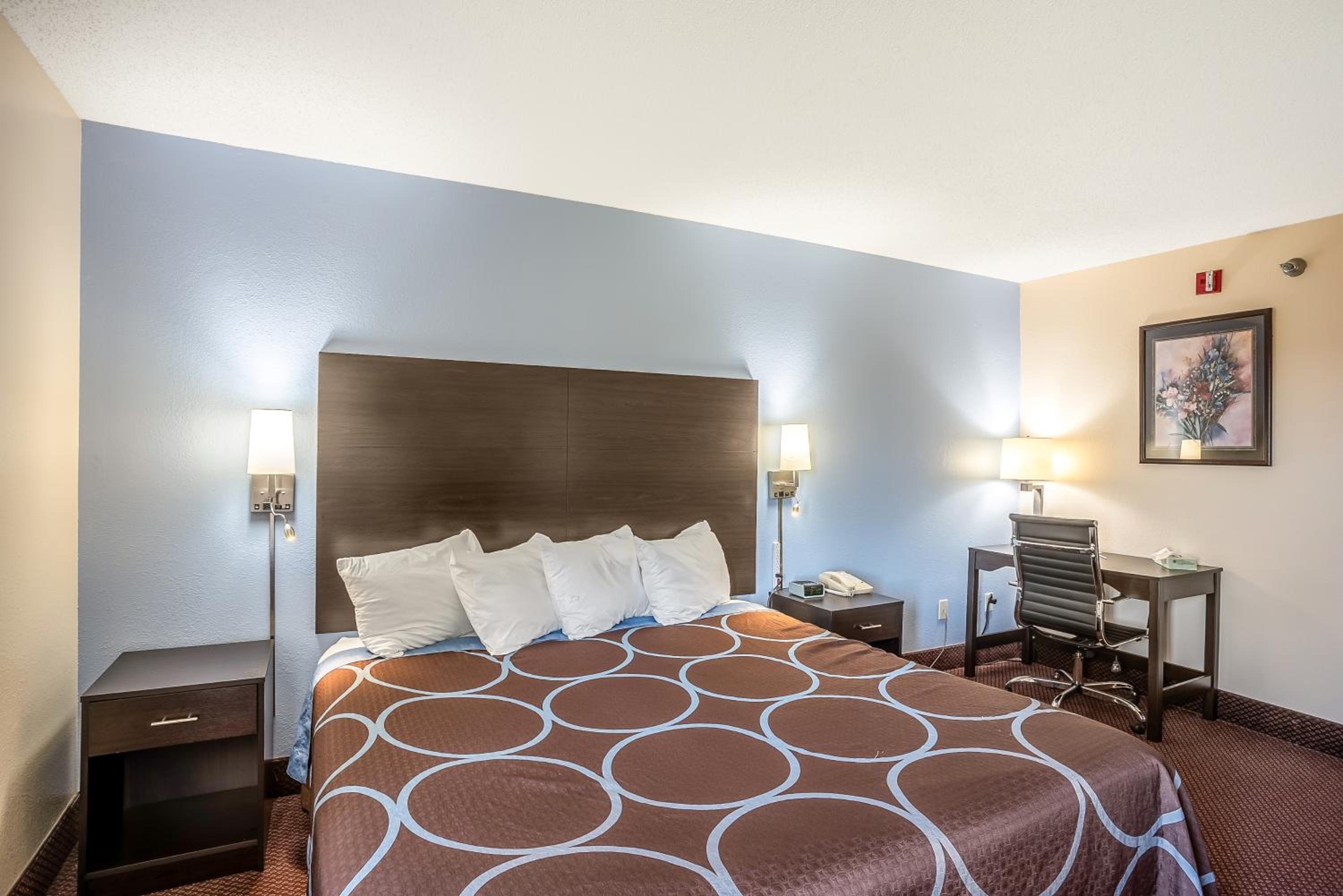 Galesburg Vacations - Super 8 by Wyndham Galesburg - Property Image 13