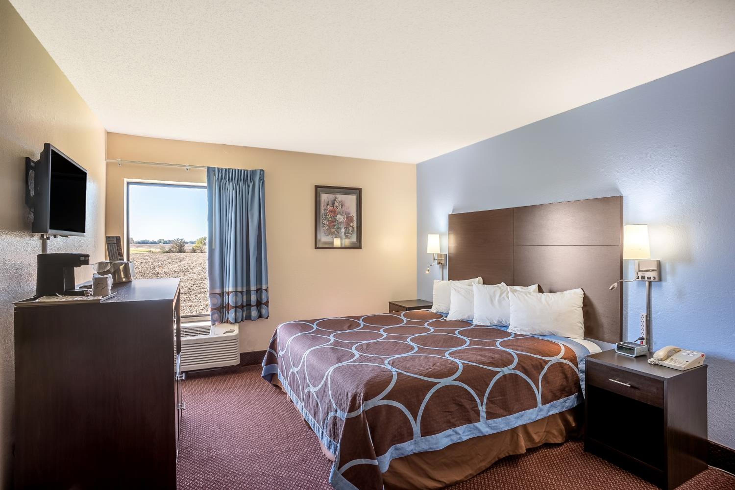 Galesburg Vacations - Super 8 by Wyndham Galesburg - Property Image 12