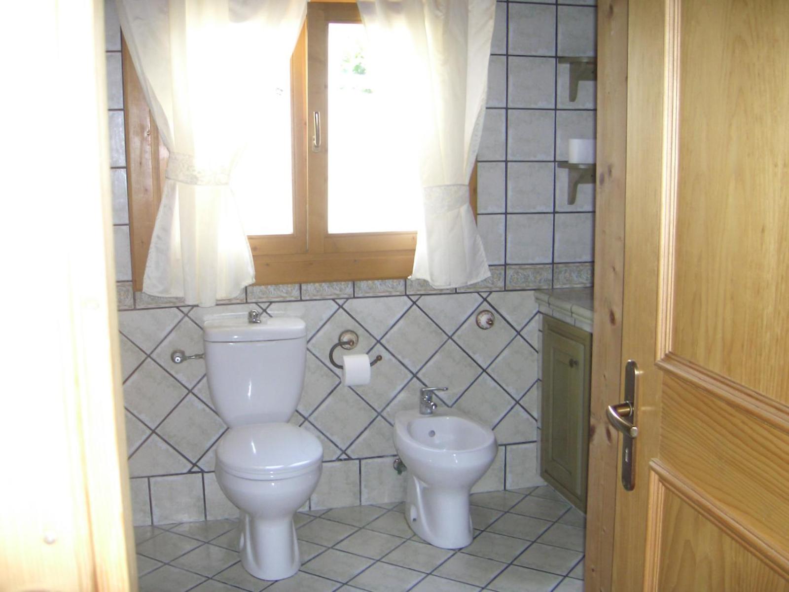 chalet l oasi di Ambra 8 posti letto con uso piscina view 3