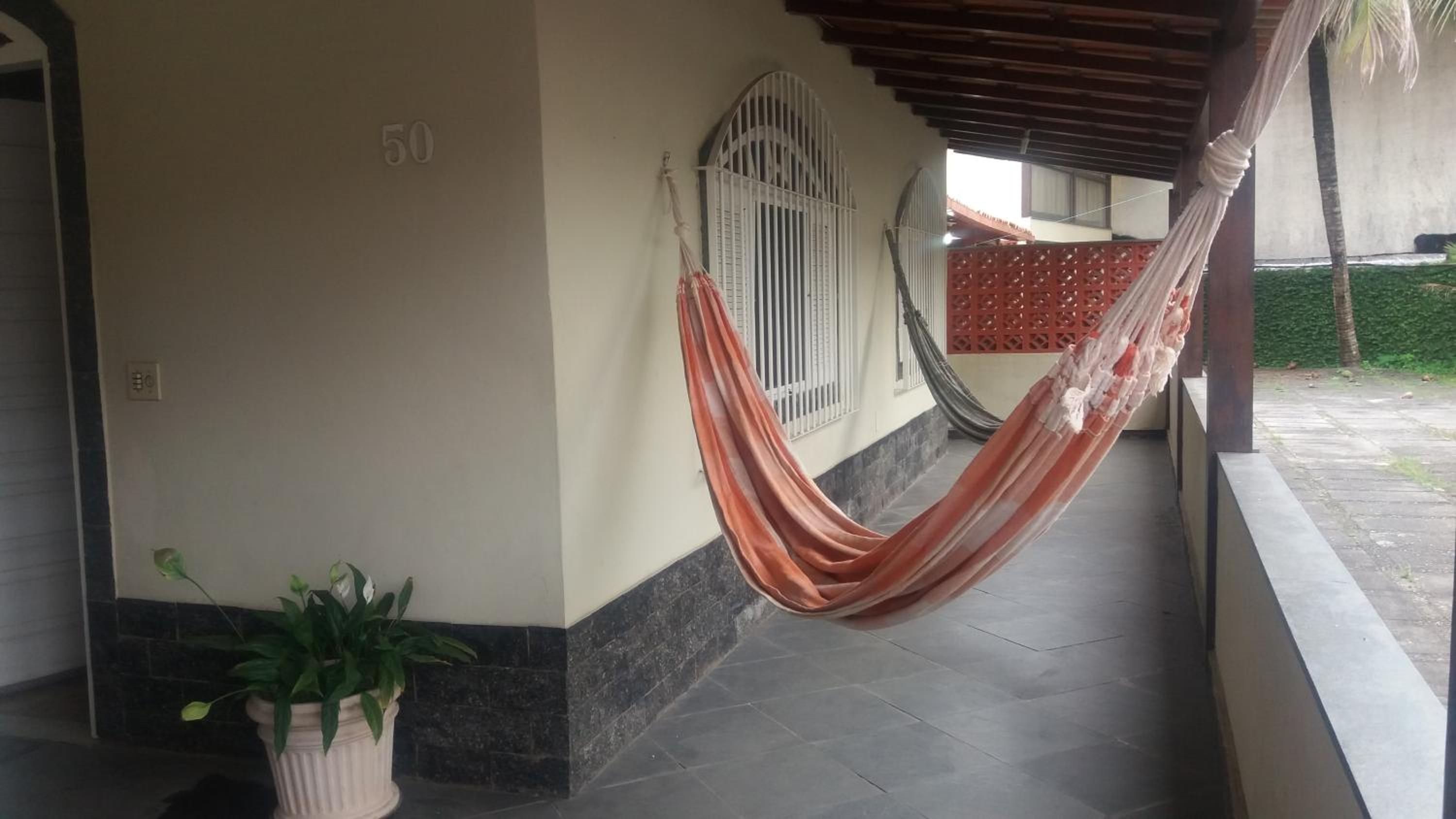 Casa Bonita Rio das Ostras, ar condicionado, wifi, churrasqueira e garagem