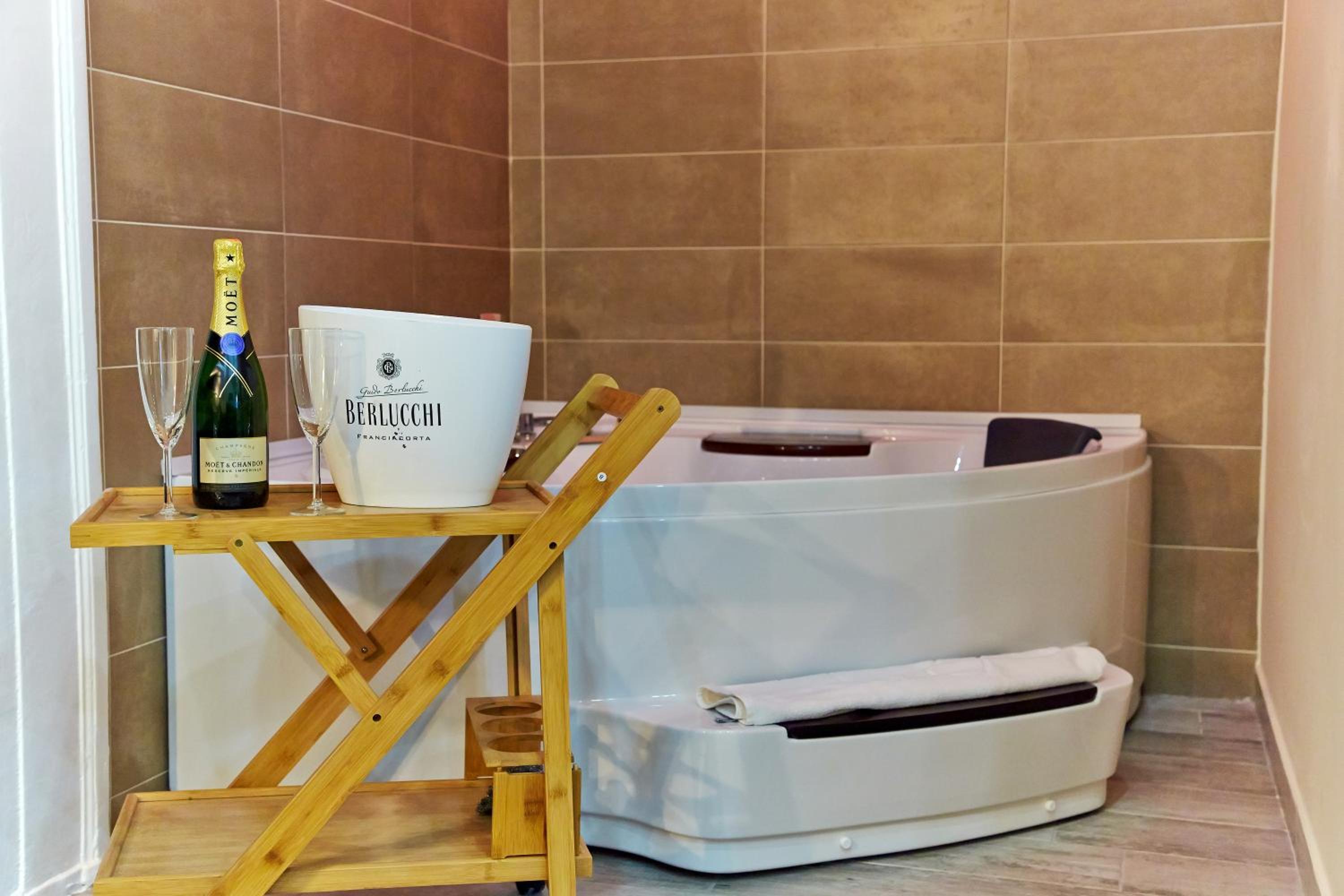 Artisti Sustinea Rooms