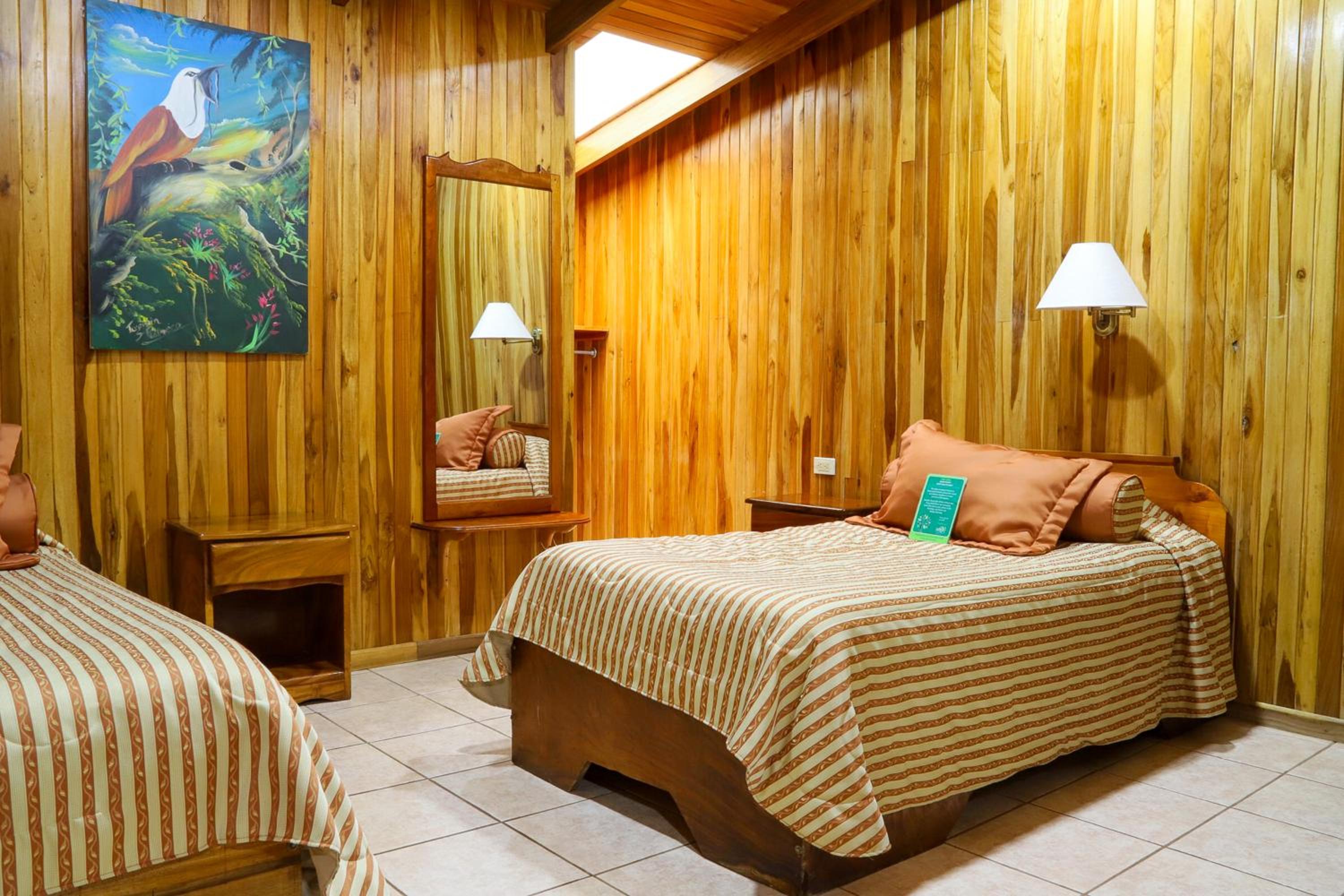 Los Pinos Cabins & Reserve