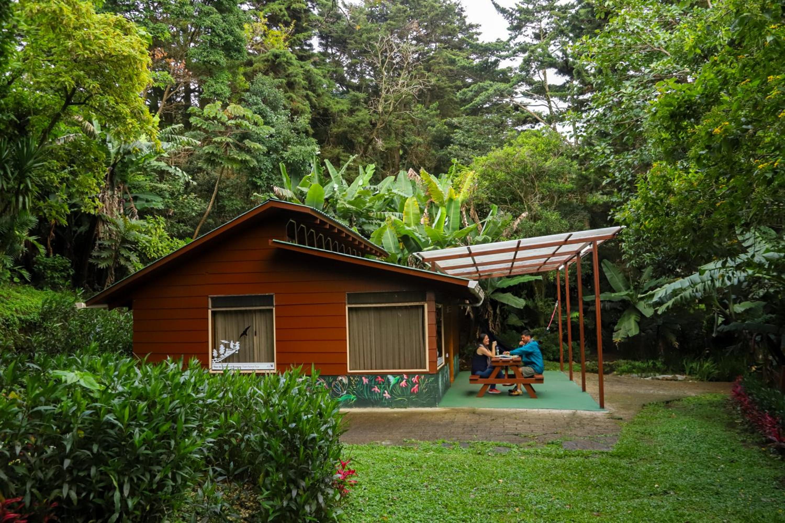 Los Pinos Cabins & Reserve