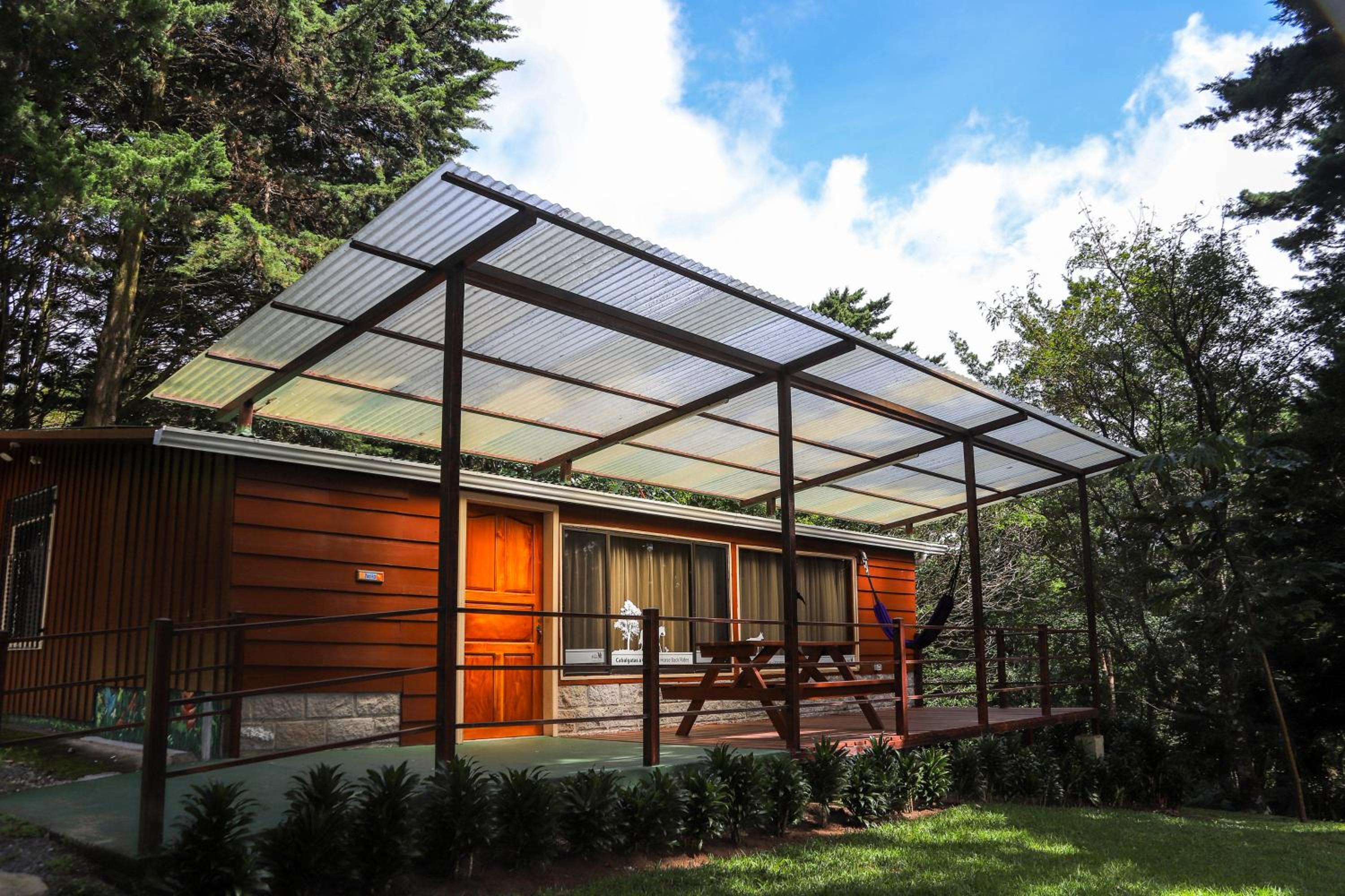Los Pinos Cabins & Reserve