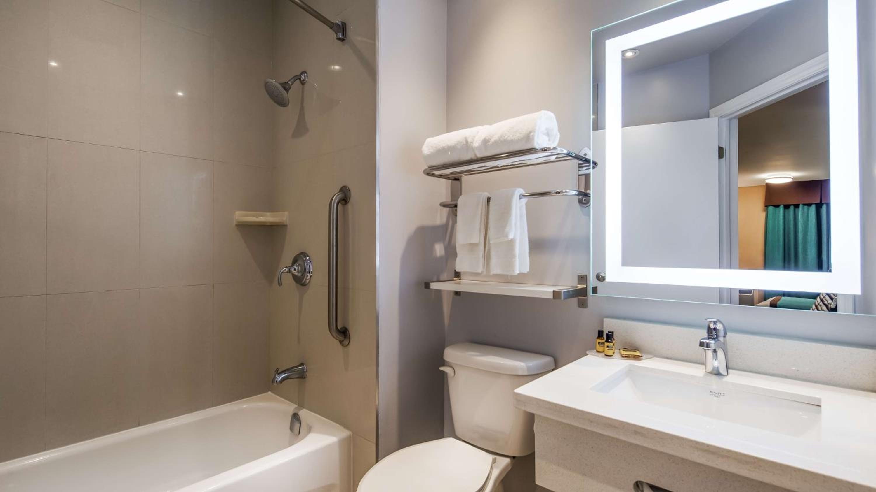 Barrie Vacations - Best Western Plus Barrie - Property Image 22