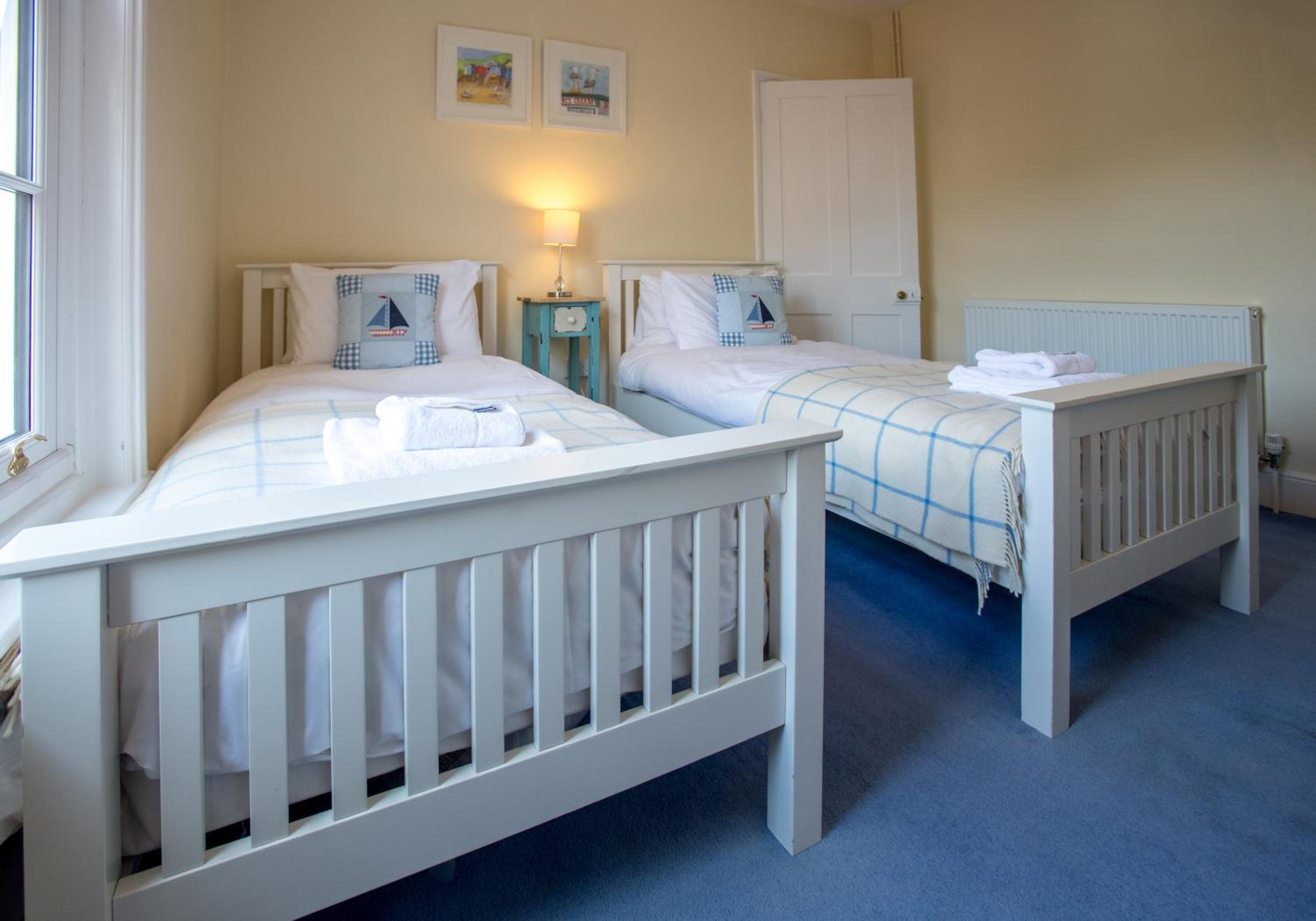 14 Market Cross Place - Beachfront location with lovely sea views - Aldeburgh Coastal Cottages view 2