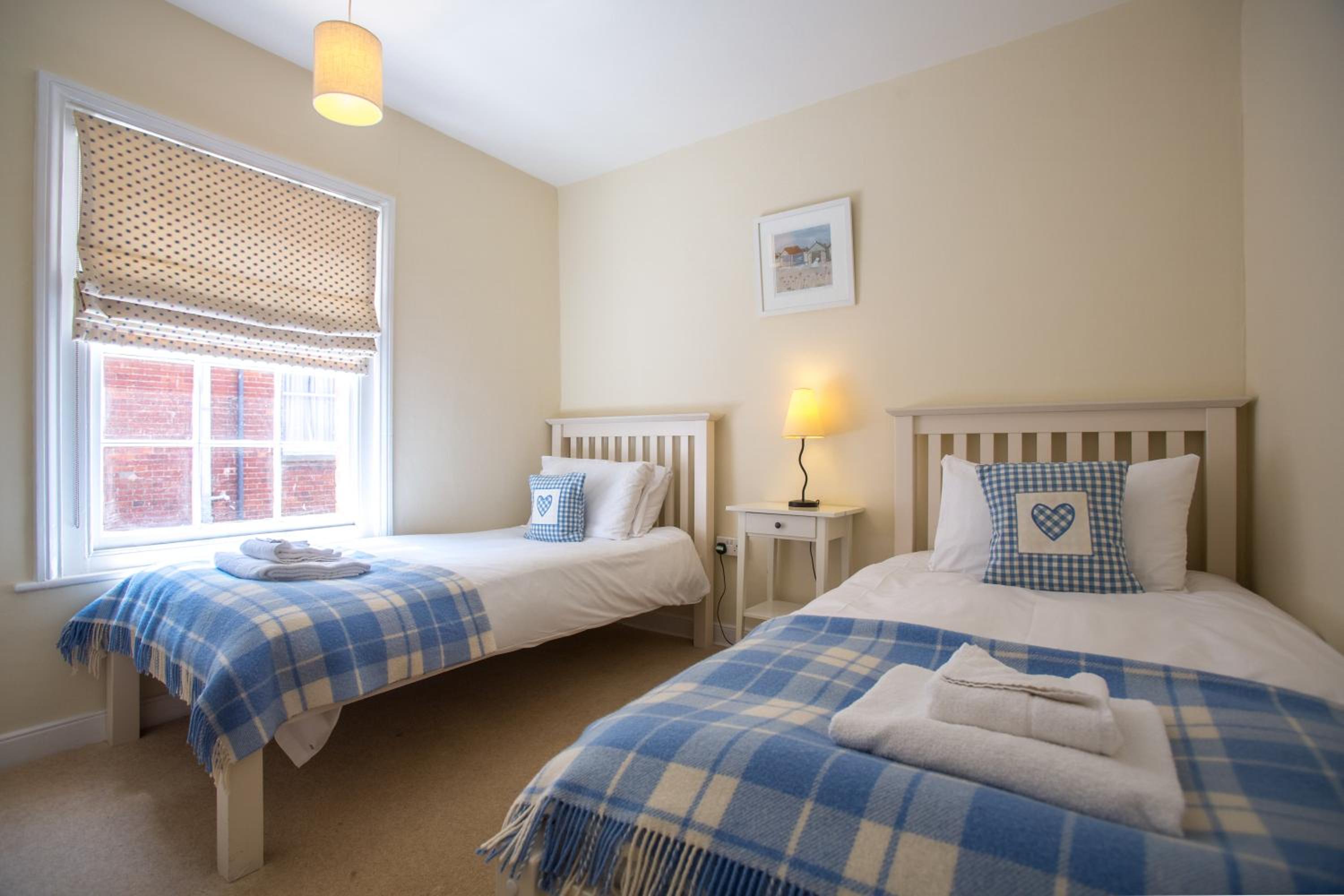 14 Market Cross Place - Beachfront location with lovely sea views - Aldeburgh Coastal Cottages view 5