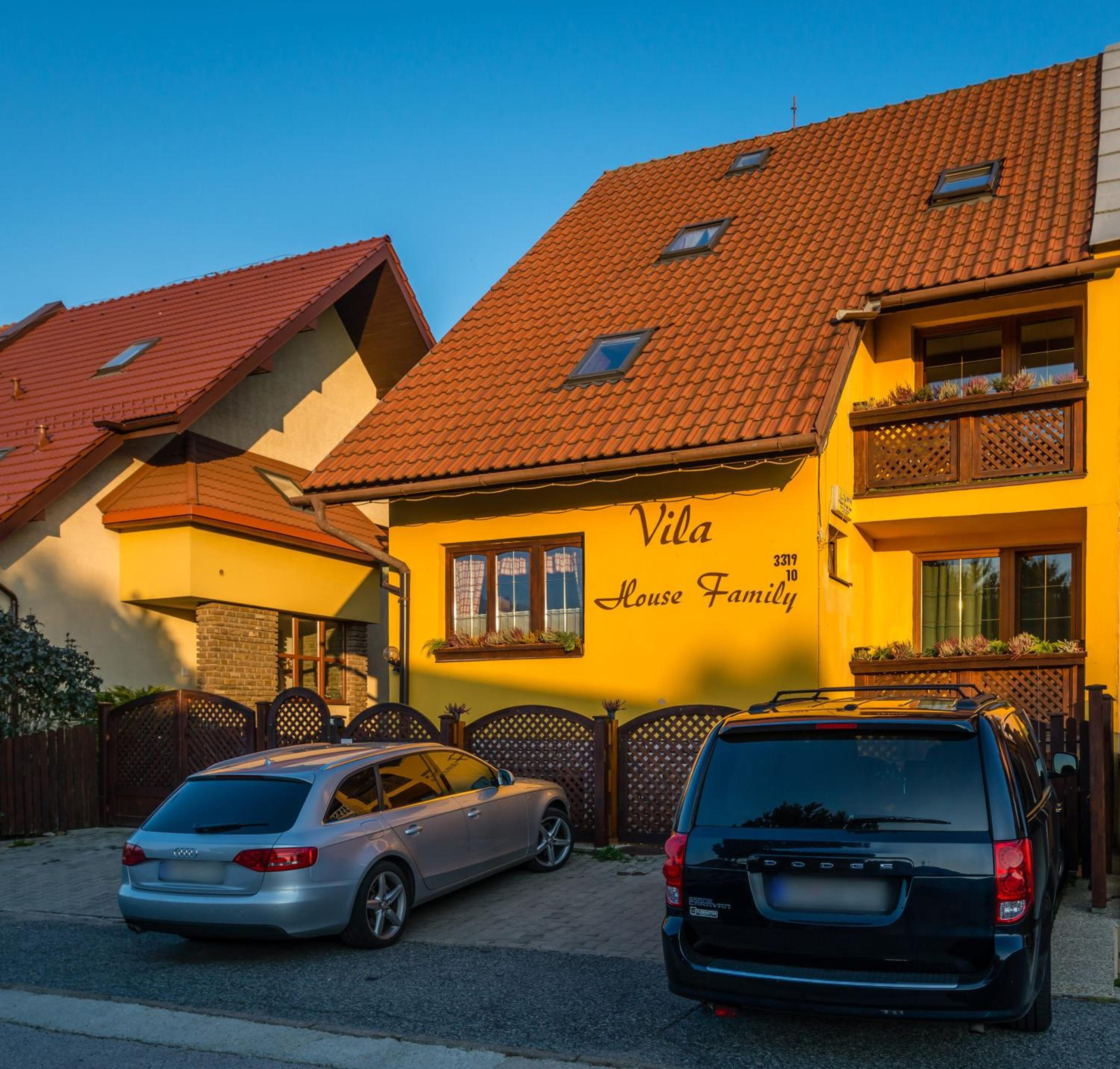 Vila House Family view 4