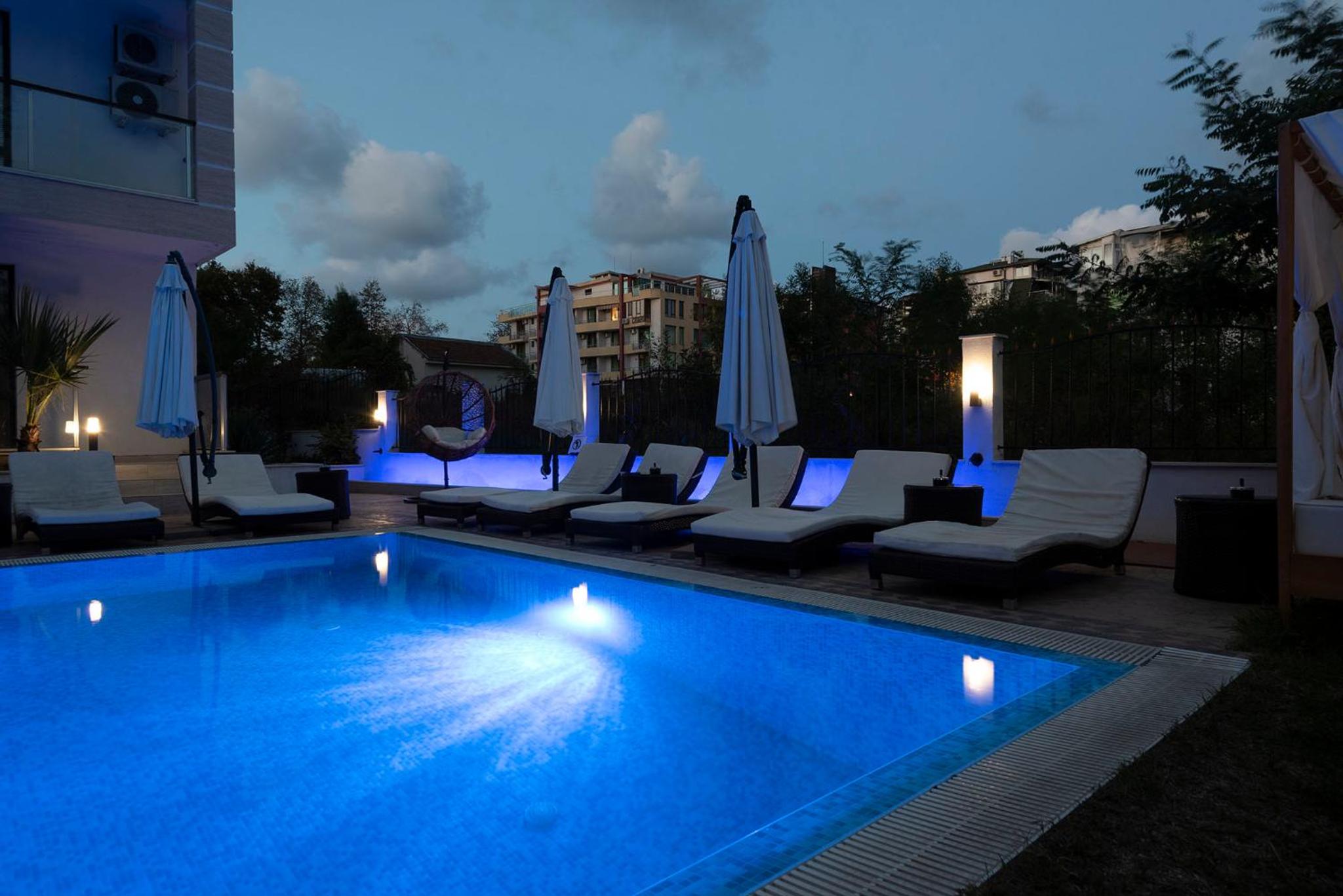 Green Paradise Deluxe Apartments