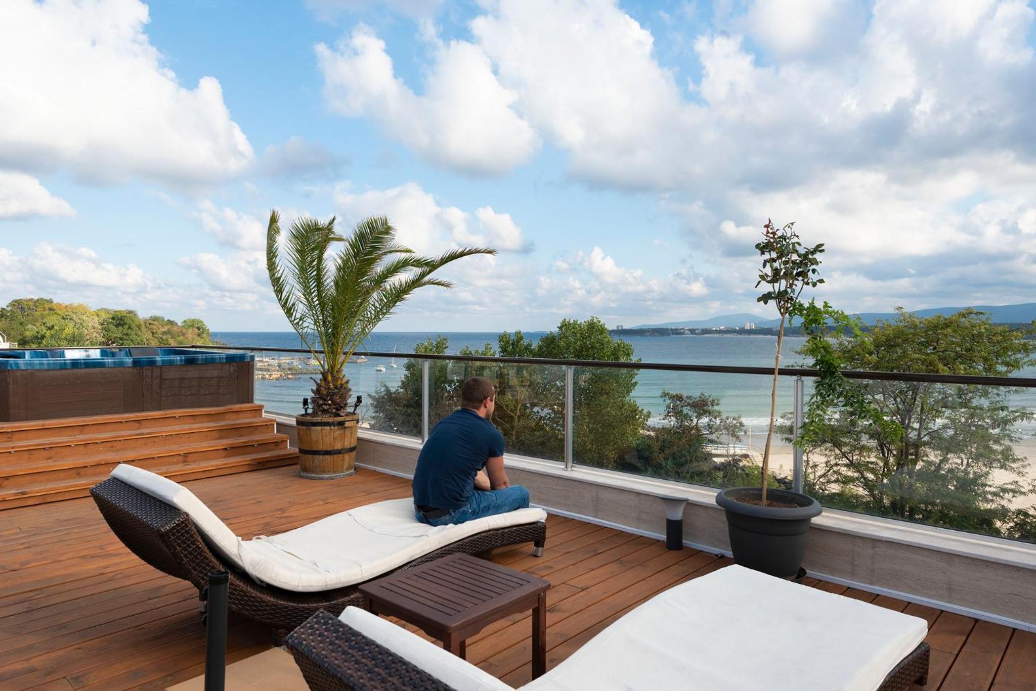 Green Paradise Deluxe Apartments