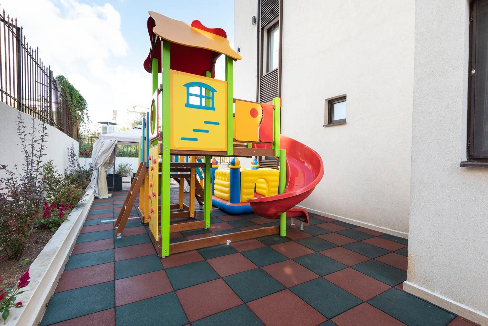 Green Paradise Deluxe Apartments