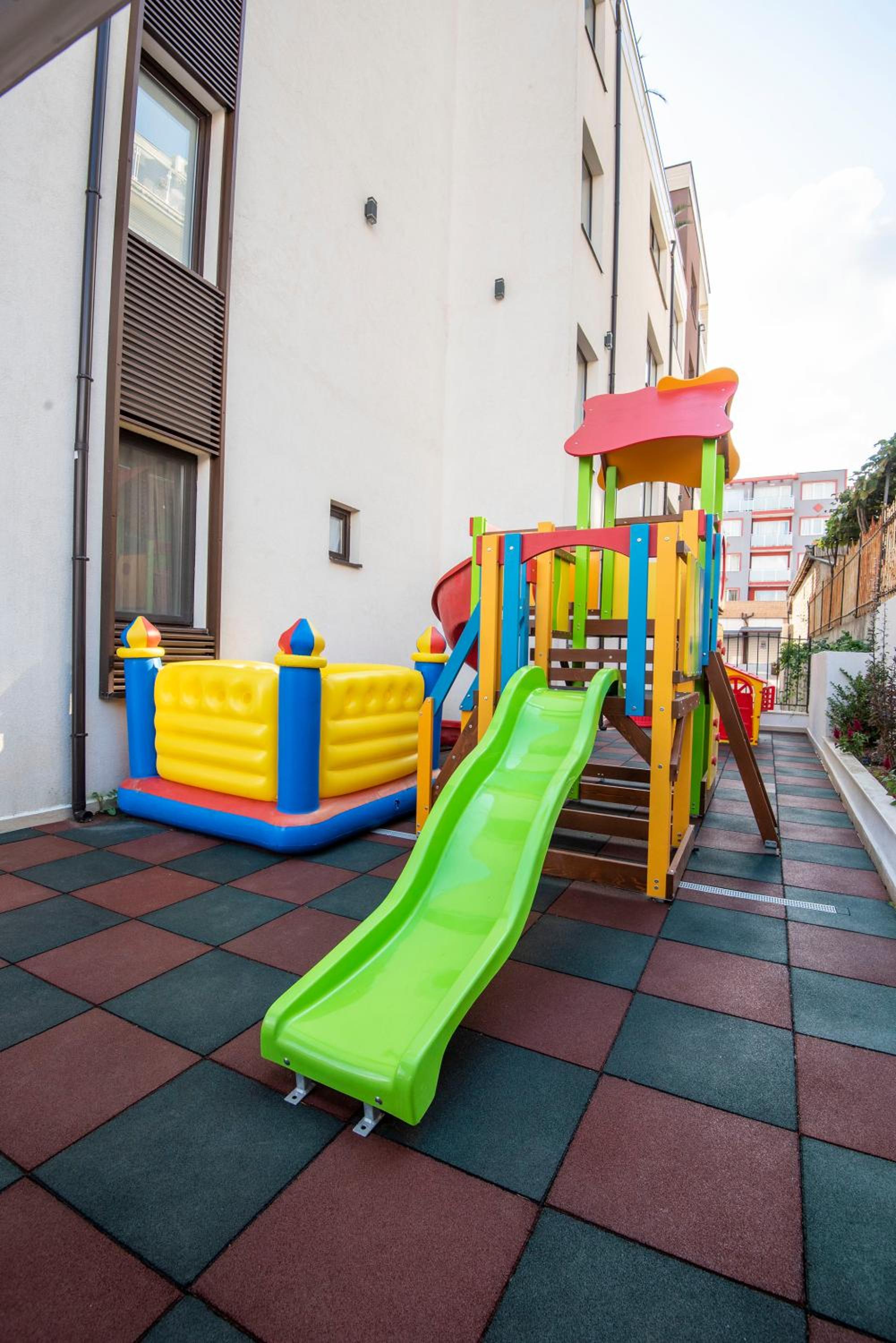 Green Paradise Deluxe Apartments