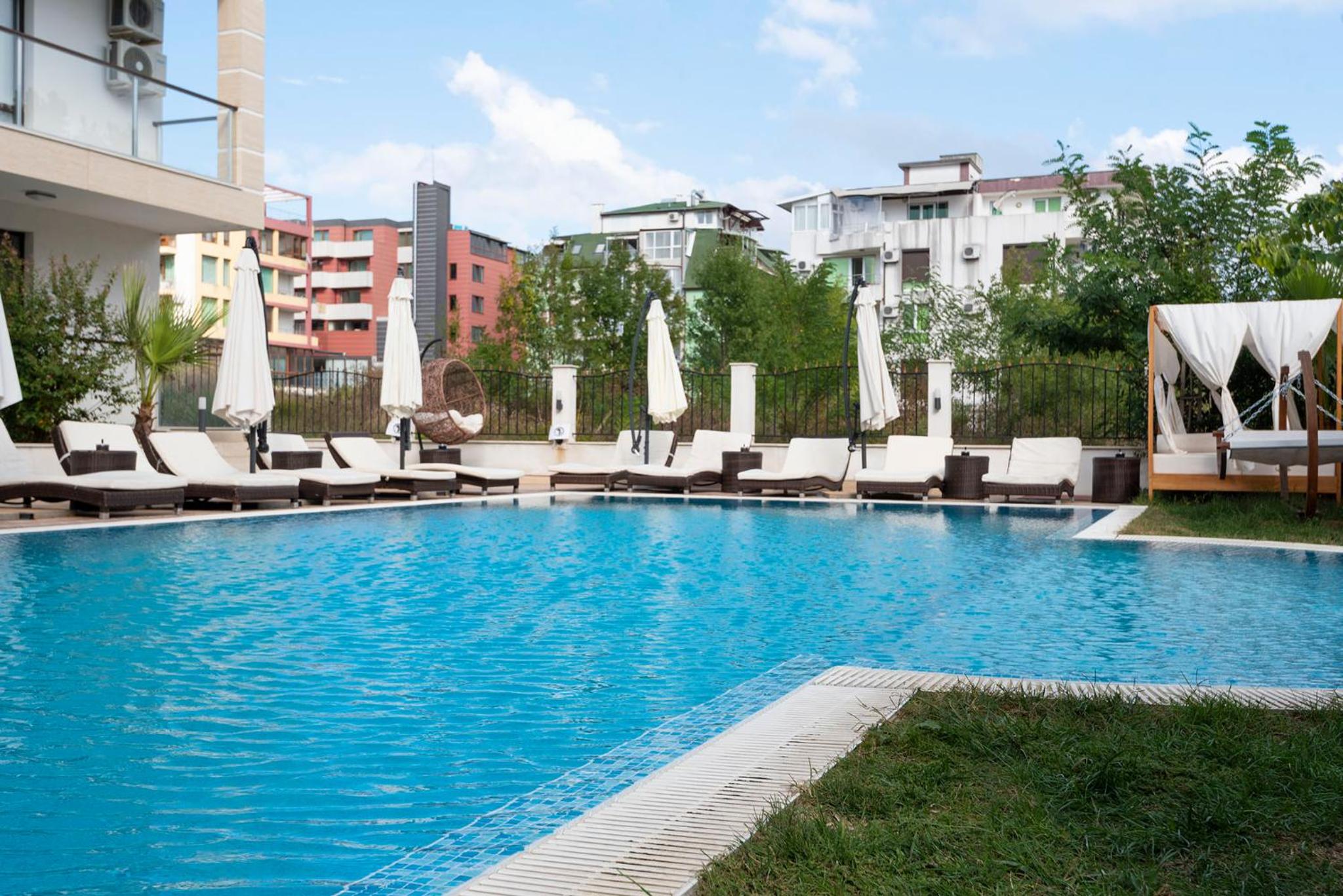 Green Paradise Deluxe Apartments