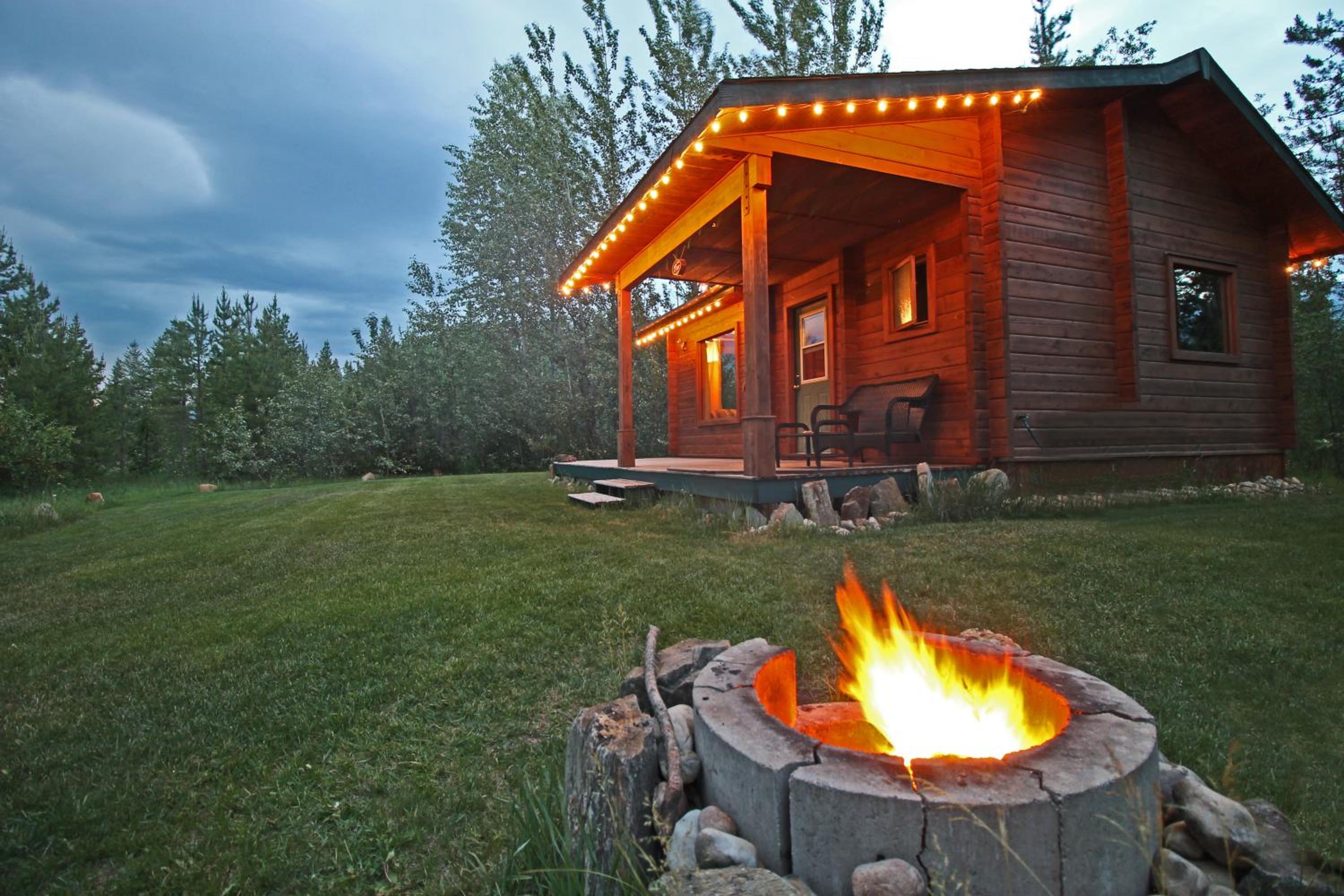 Mica Mountain Lodge & Log Cabins view 3