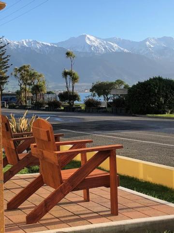 The Anchor Inn Beachfront Motel