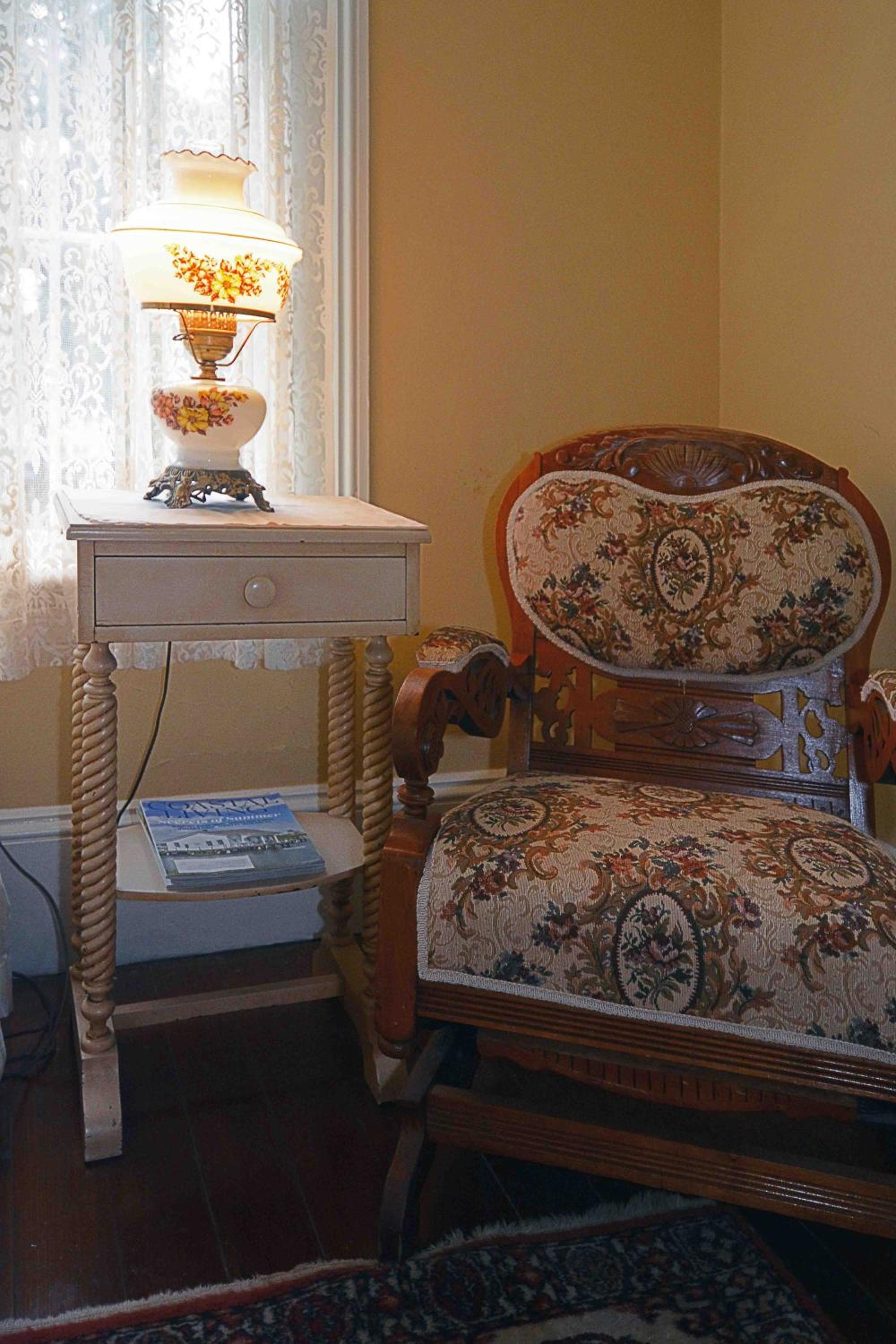 1872 Denham Inn