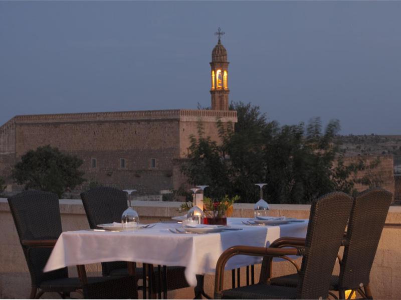Kasr-i Nehroz Hotel