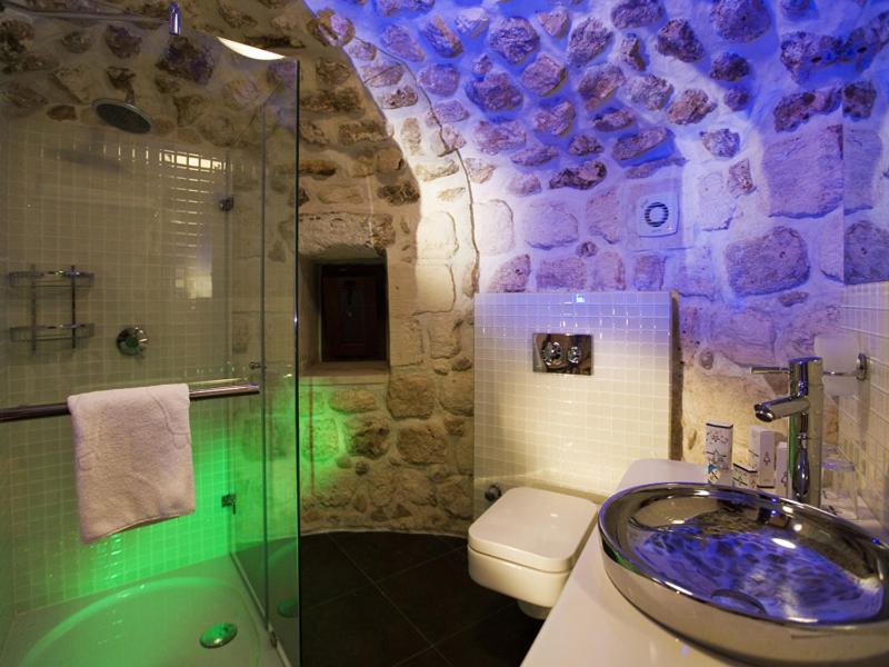 Kasr-i Nehroz Hotel
