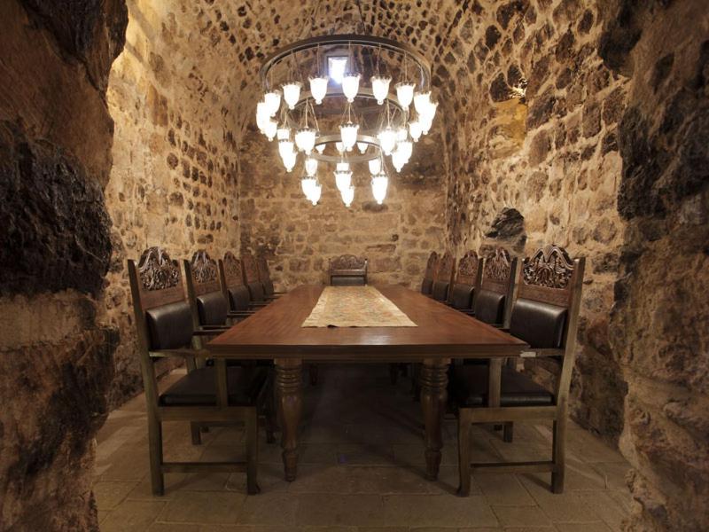 Kasr-i Nehroz Hotel