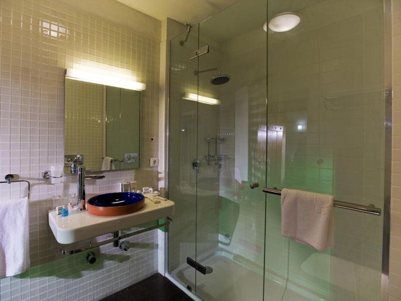 Kasr-i Nehroz Hotel