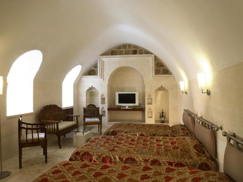Kasr-i Nehroz Hotel
