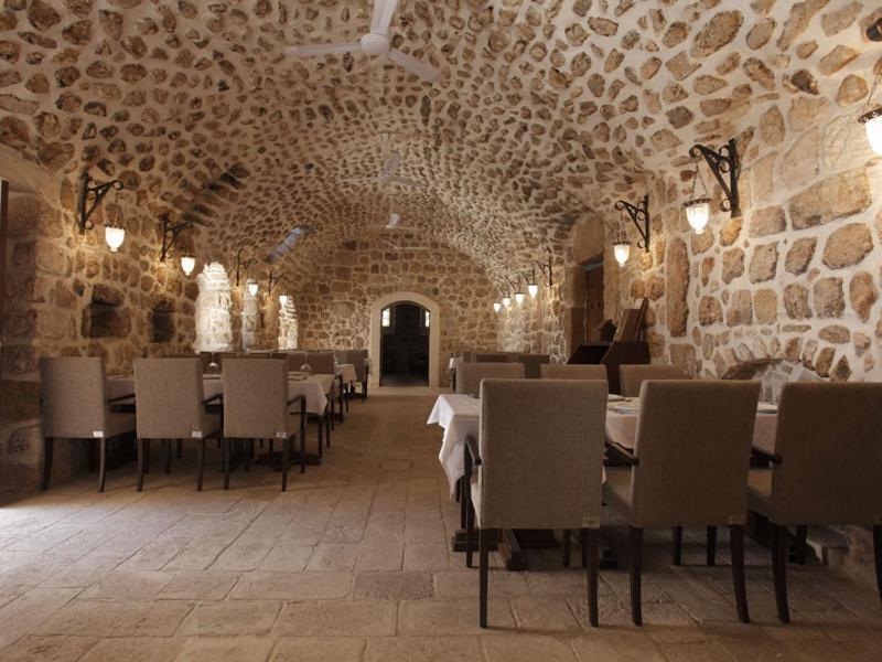 Kasr-i Nehroz Hotel