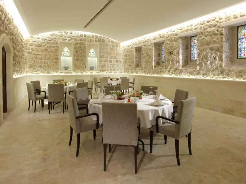 Kasr-i Nehroz Hotel