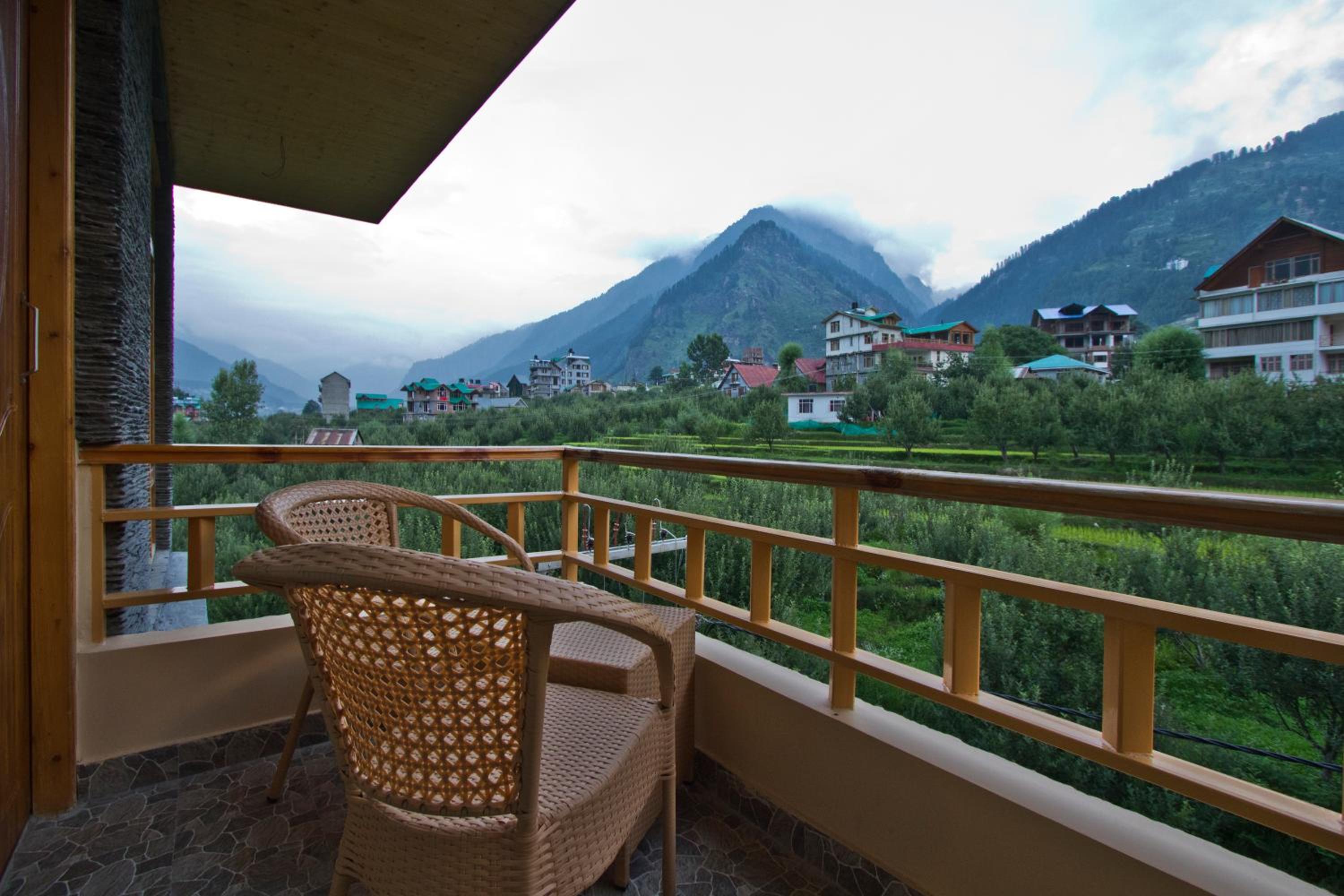 Snow Flakes Resort And Spa Centrally Heated Luxury Resort