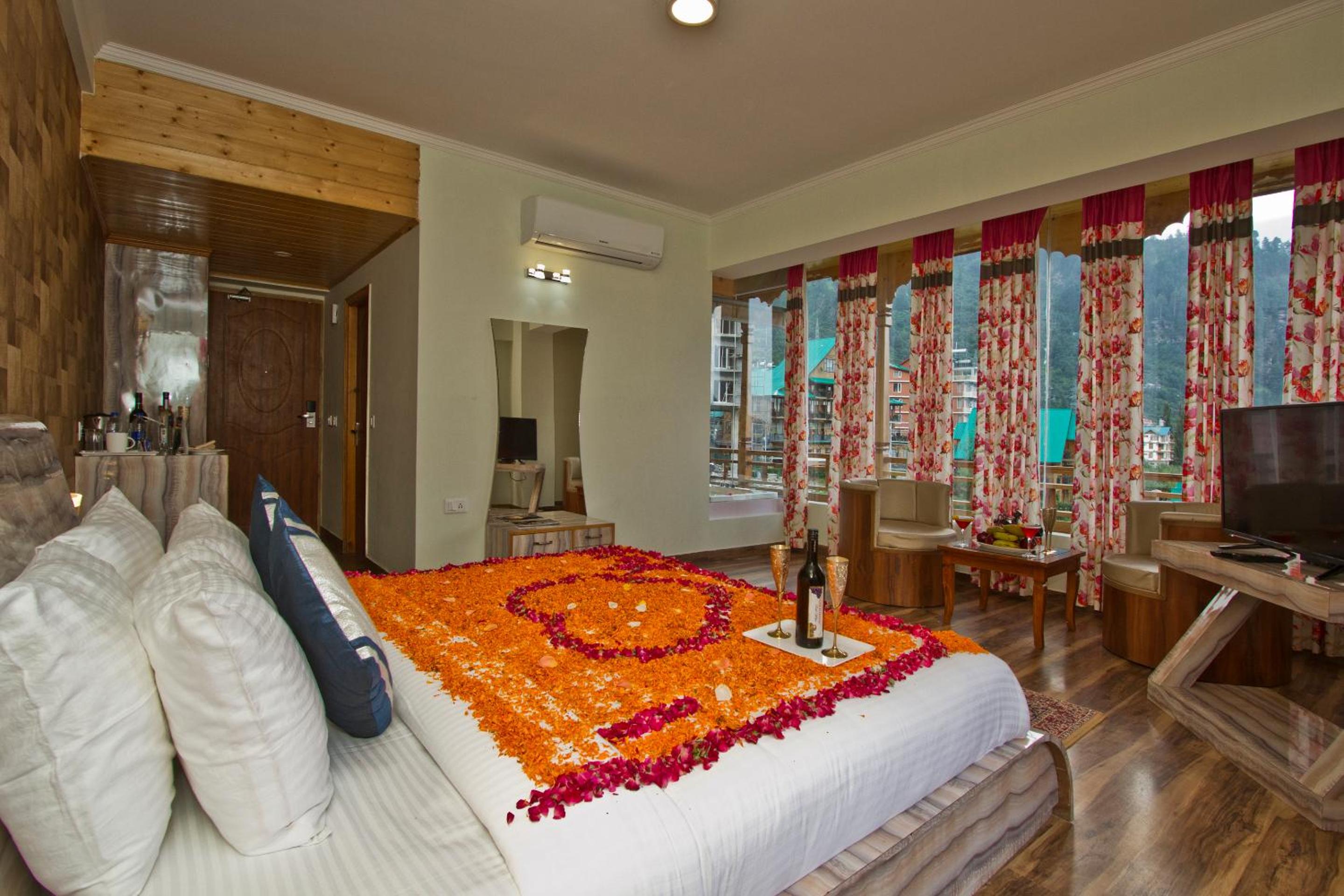 Snow Flakes Resort And Spa Centrally Heated Luxury Resort