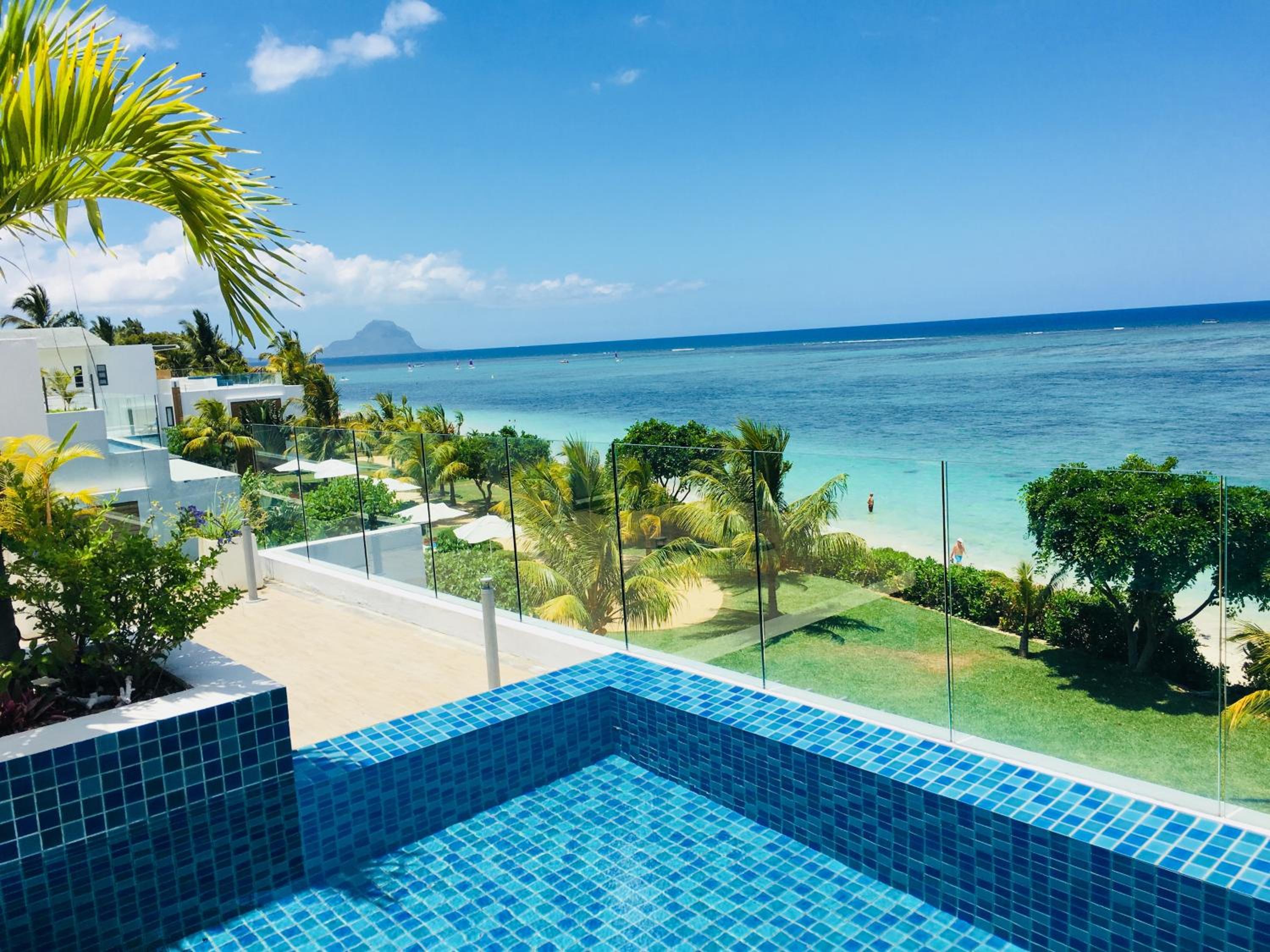 Cap Ouest Beachfront Luxury Penthouse & Apartment view 3