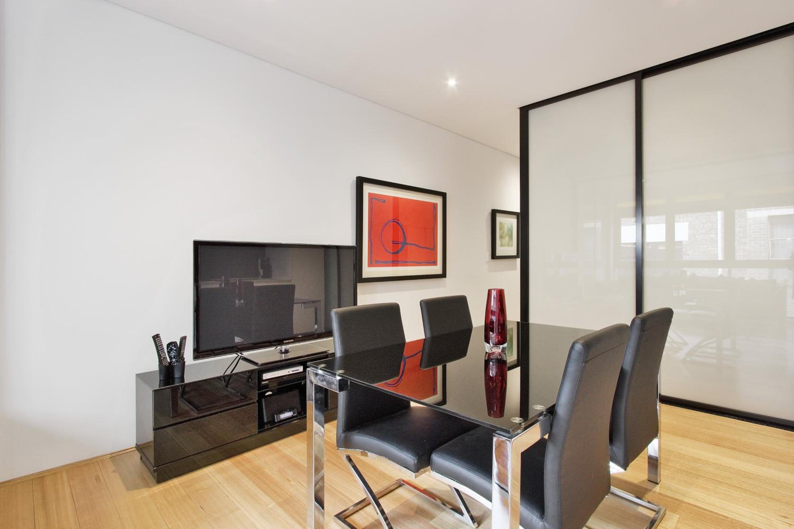 Little New York on Riley - Executive 1BR Darlinghurst Apartment with New York Laneway Feel