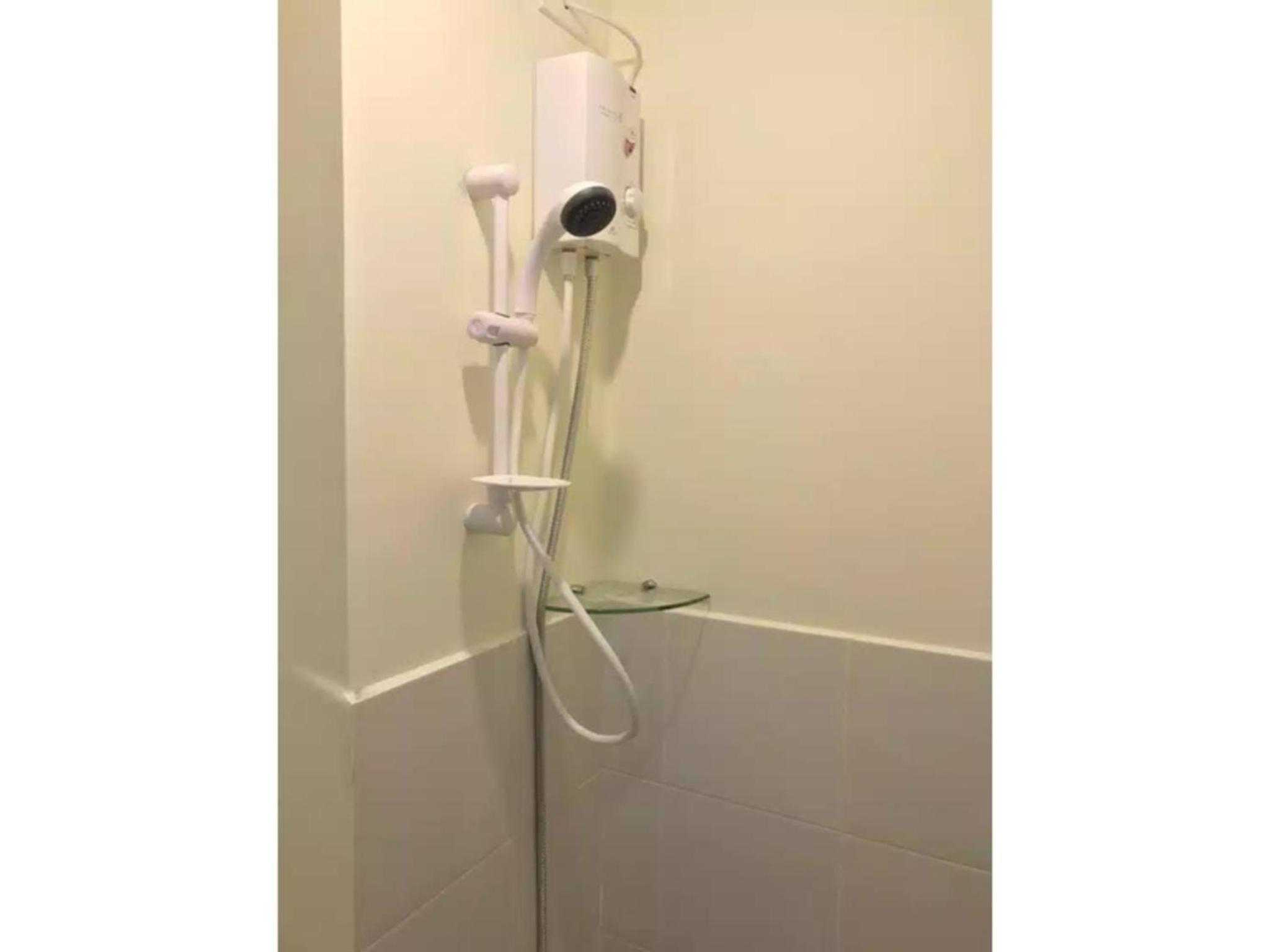 Shanilyn Residency Urban Deca Towers EDSA Mandaluyong,UNLIMITED INTERNET AND NETFLIX view 3