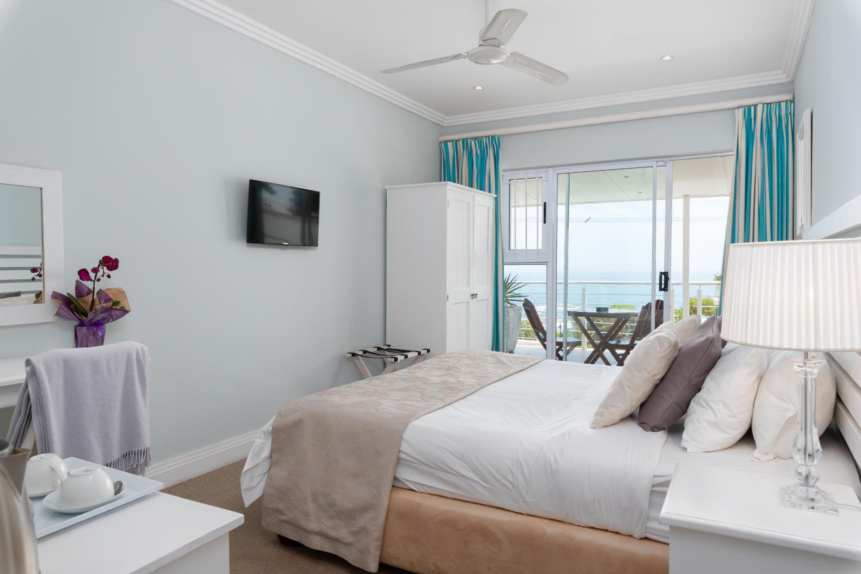 L X I Camps Bay