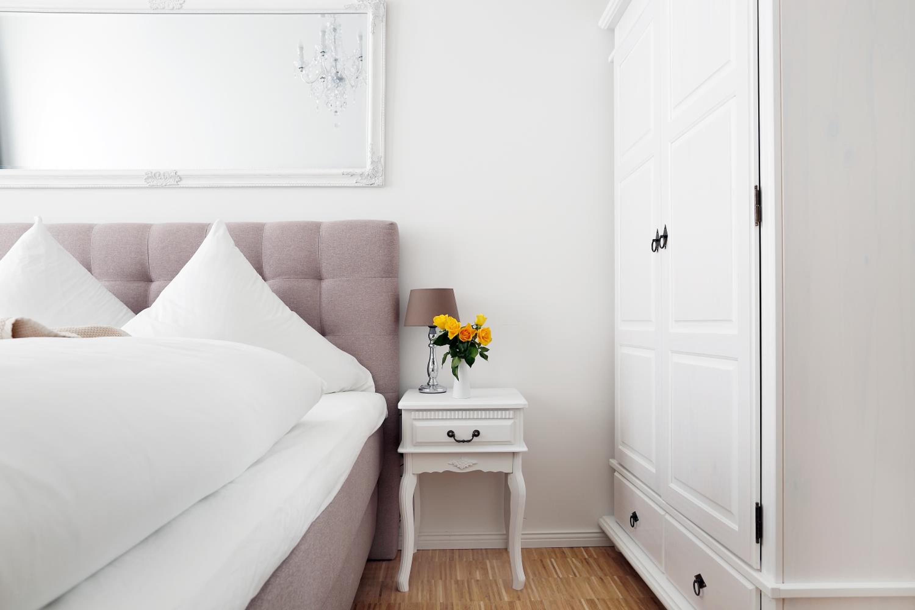 SC 02 by ROCKCHAIR Apartments l SUPERHOST Status l 4 Bedrooms Boxspringbeds 2 Bathrooms Balcony Elevator - Cozy Family & Business Flair welcomes you!