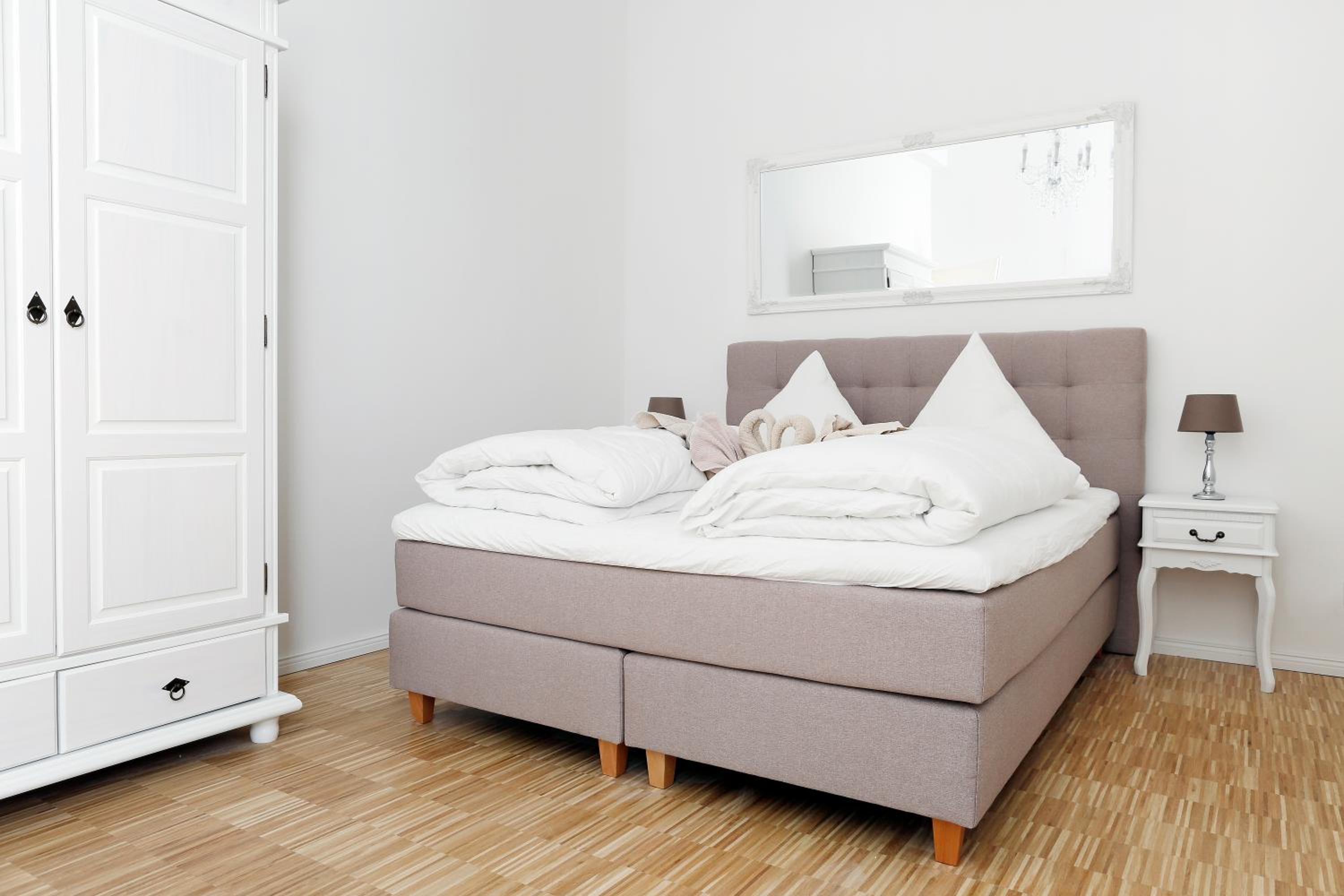 SC 02 by ROCKCHAIR Apartments l SUPERHOST Status l 4 Bedrooms Boxspringbeds 2 Bathrooms Balcony Elevator - Cozy Family & Business Flair welcomes you!