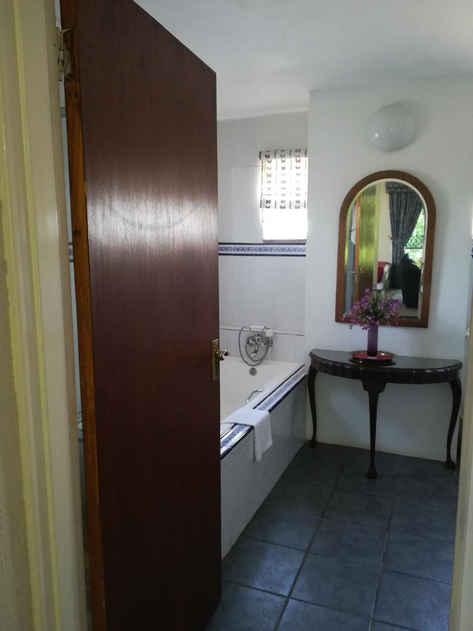 Autumn Breeze Manor Guest House
