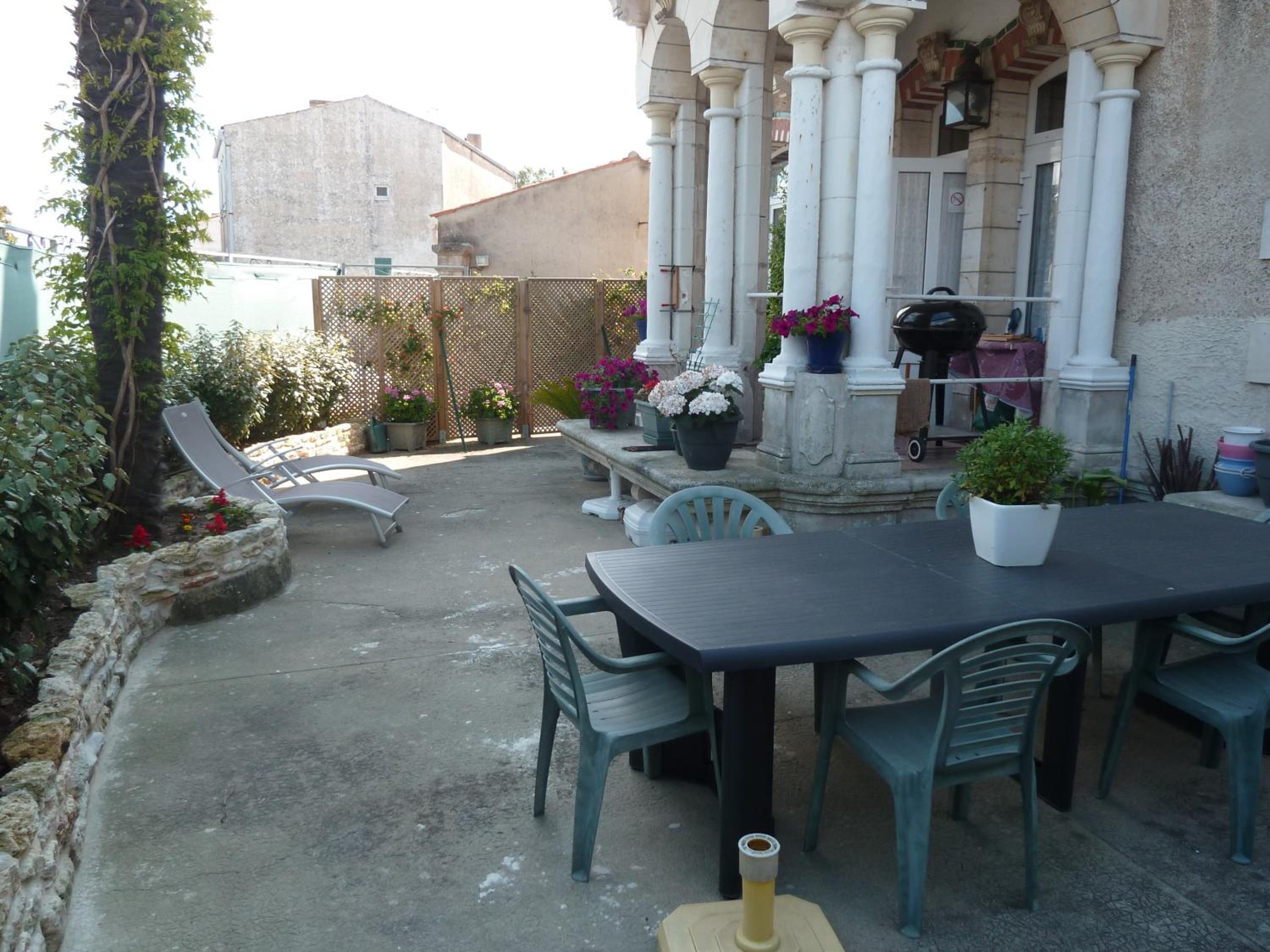 Photo 10