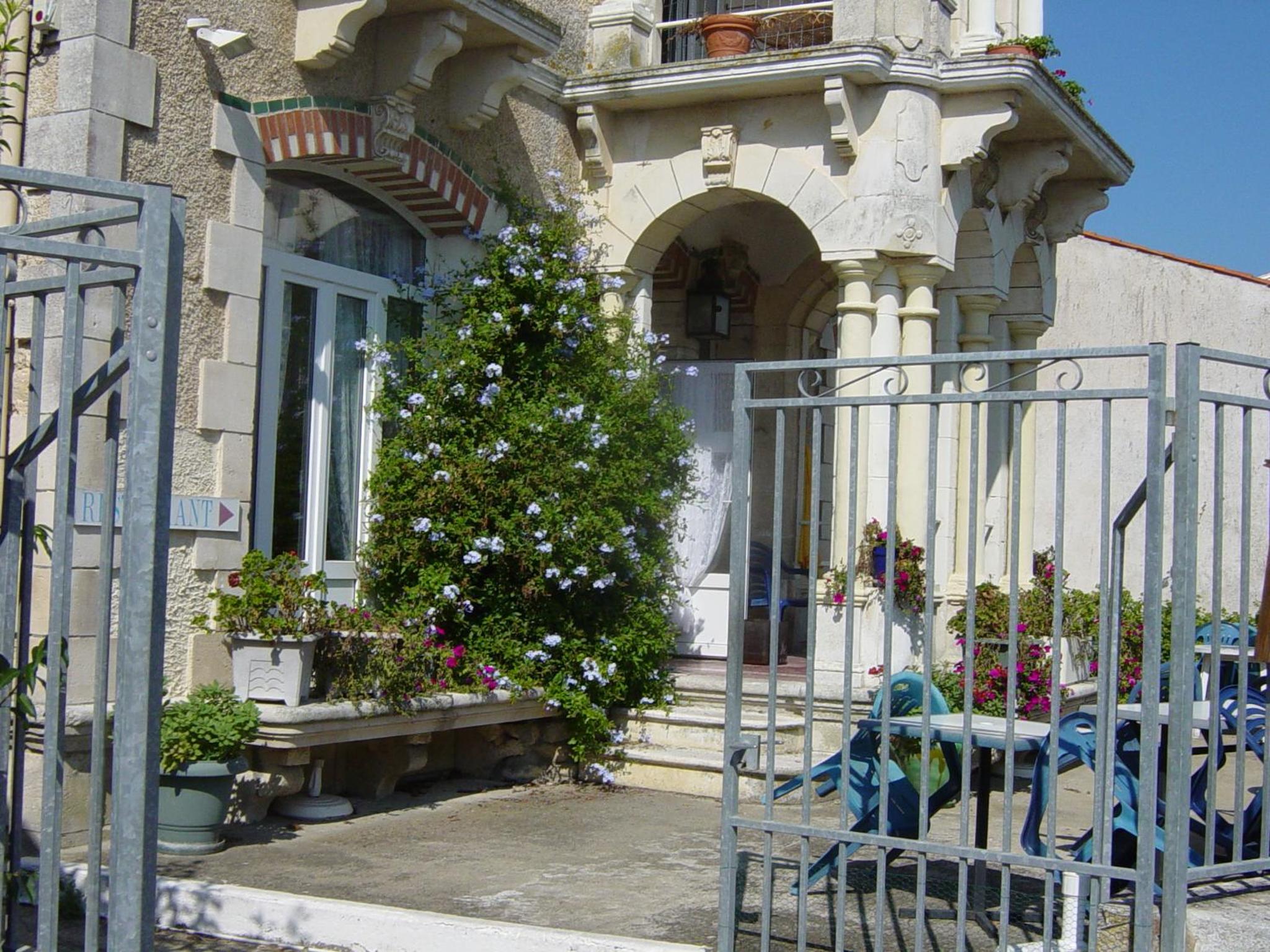 Photo 12