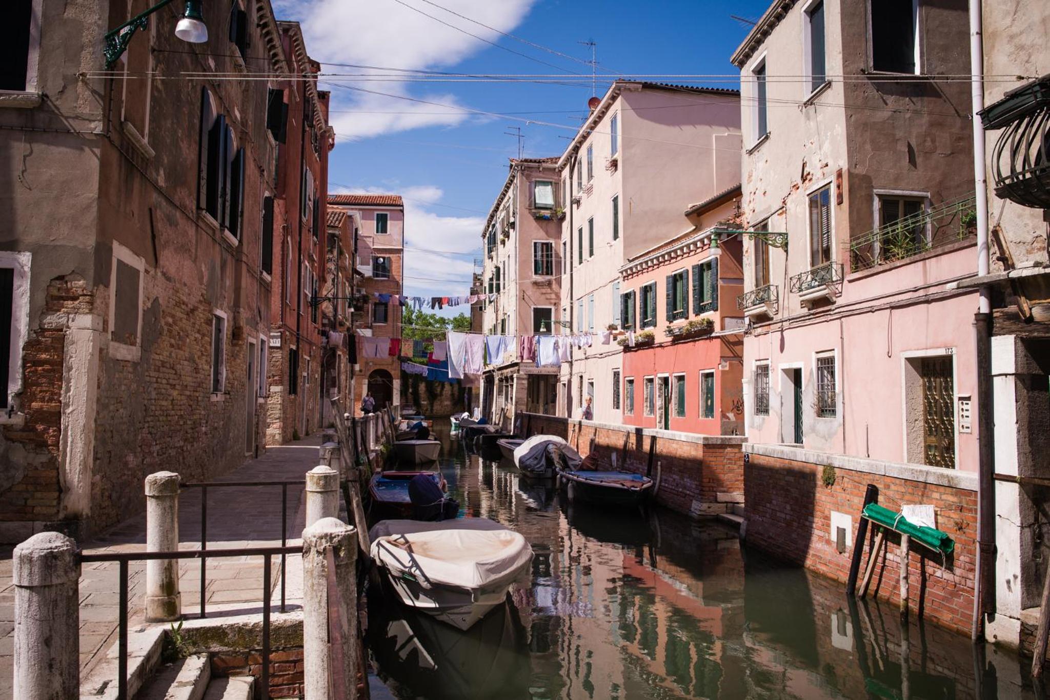 Venezia Biennale Bianco & Rosso