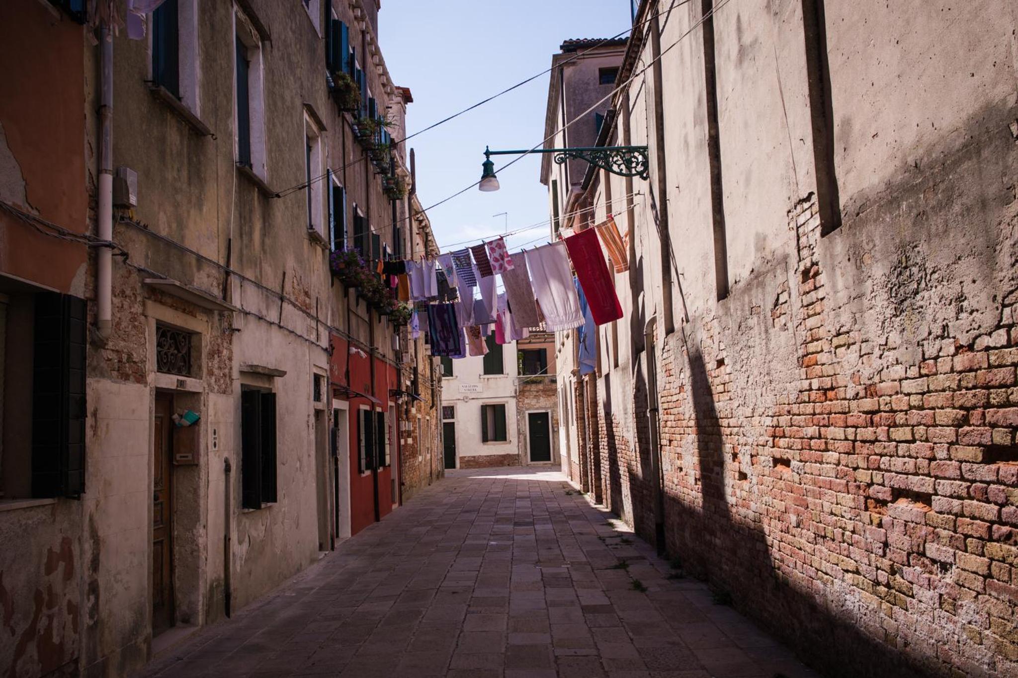 Venezia Biennale Bianco & Rosso
