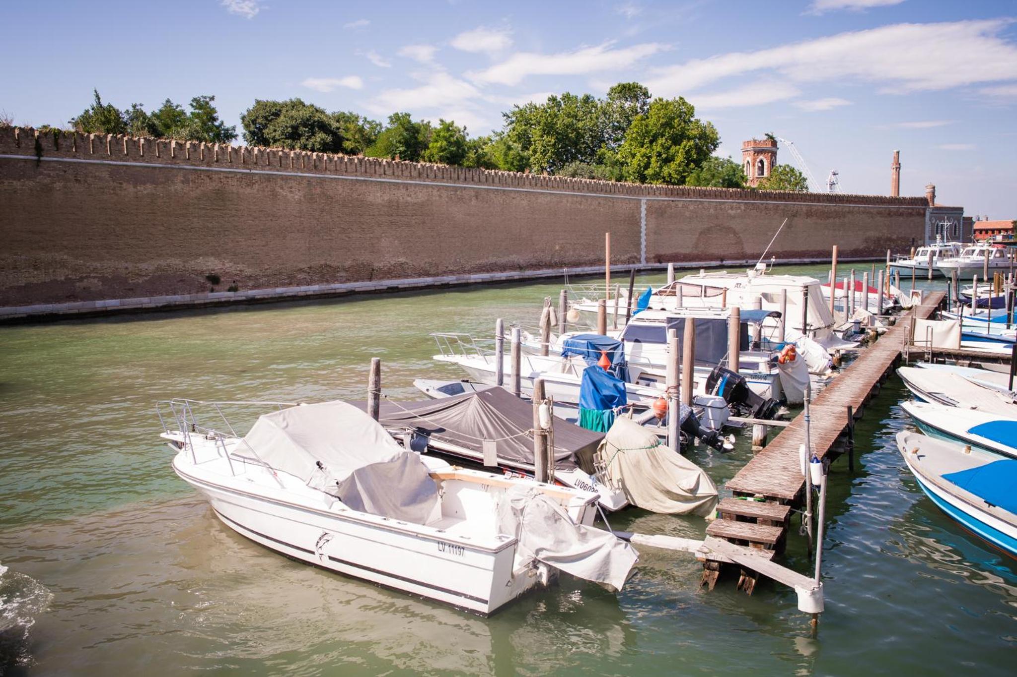 Venezia Biennale Bianco & Rosso