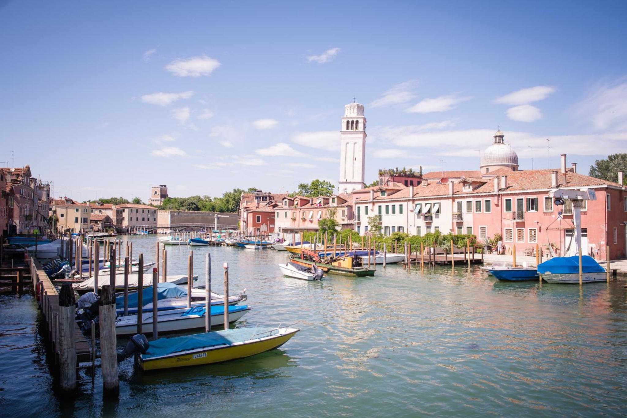 Venezia Biennale Bianco & Rosso