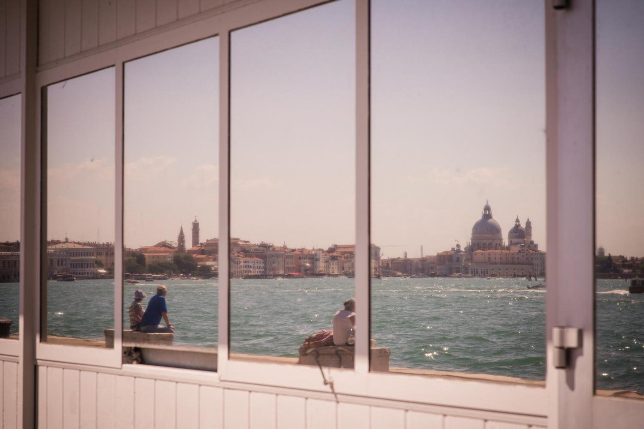 Venezia Biennale Bianco & Rosso